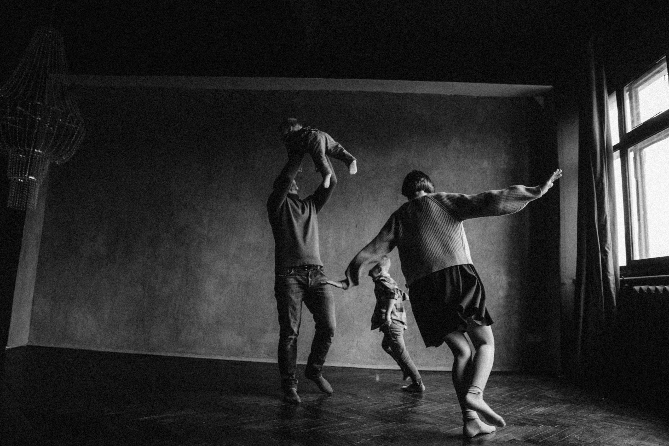 We are here. Family photographer in Warsaw Sasha Zenzina