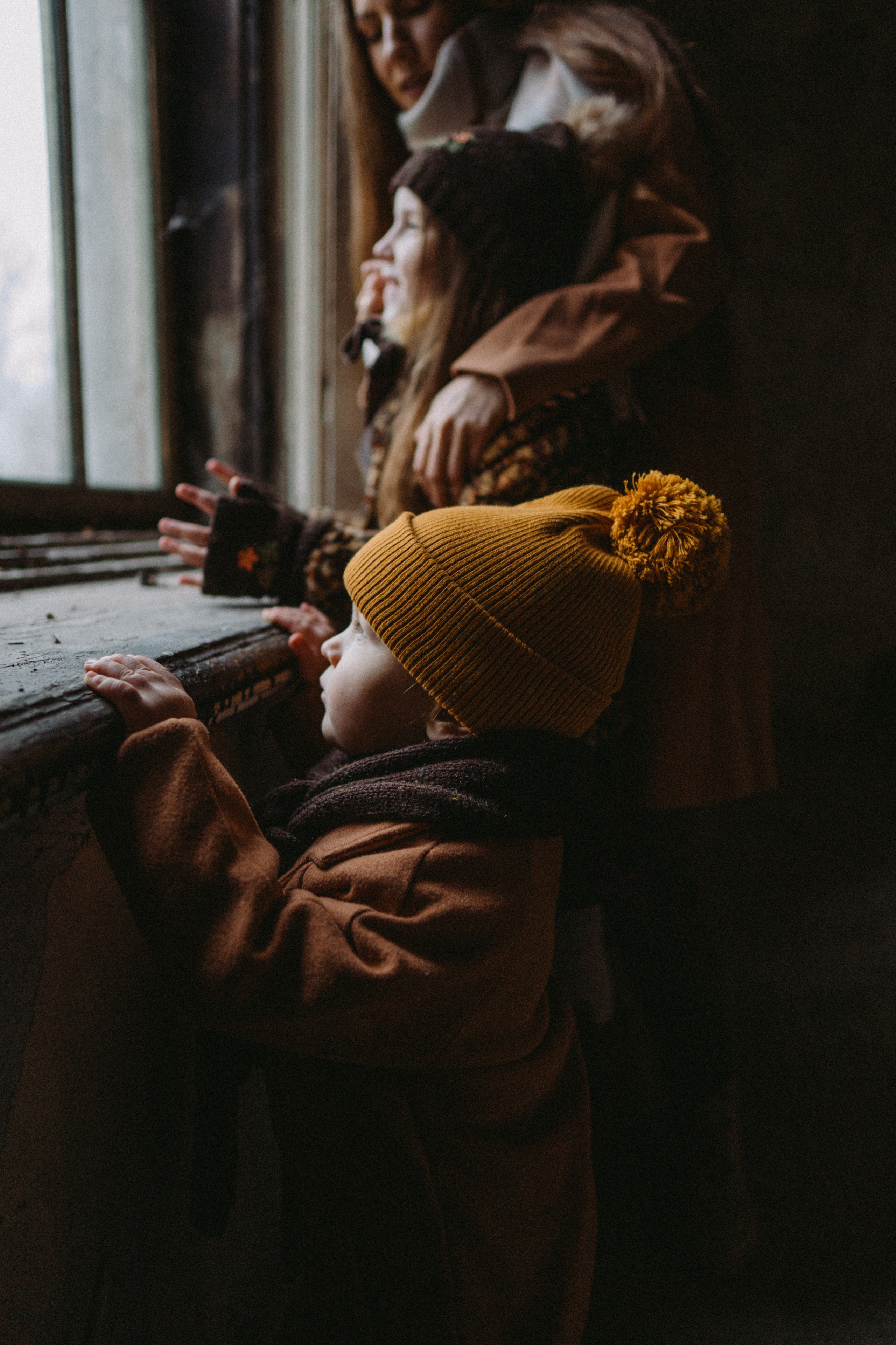 Cold outside Warm inside. Family photographer in Warsaw Sasha Zenzina
