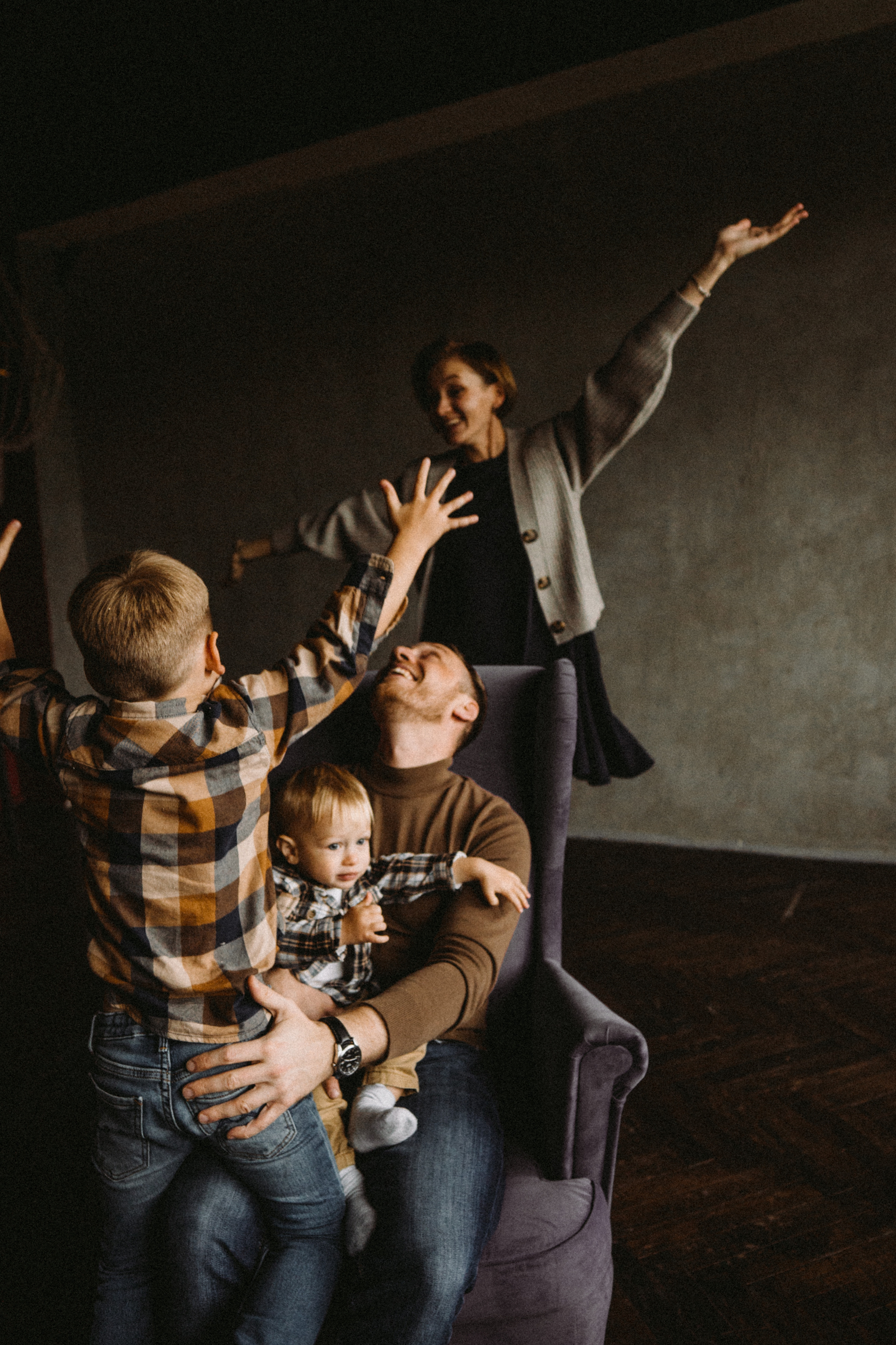 We are here. Family photographer in Warsaw Sasha Zenzina