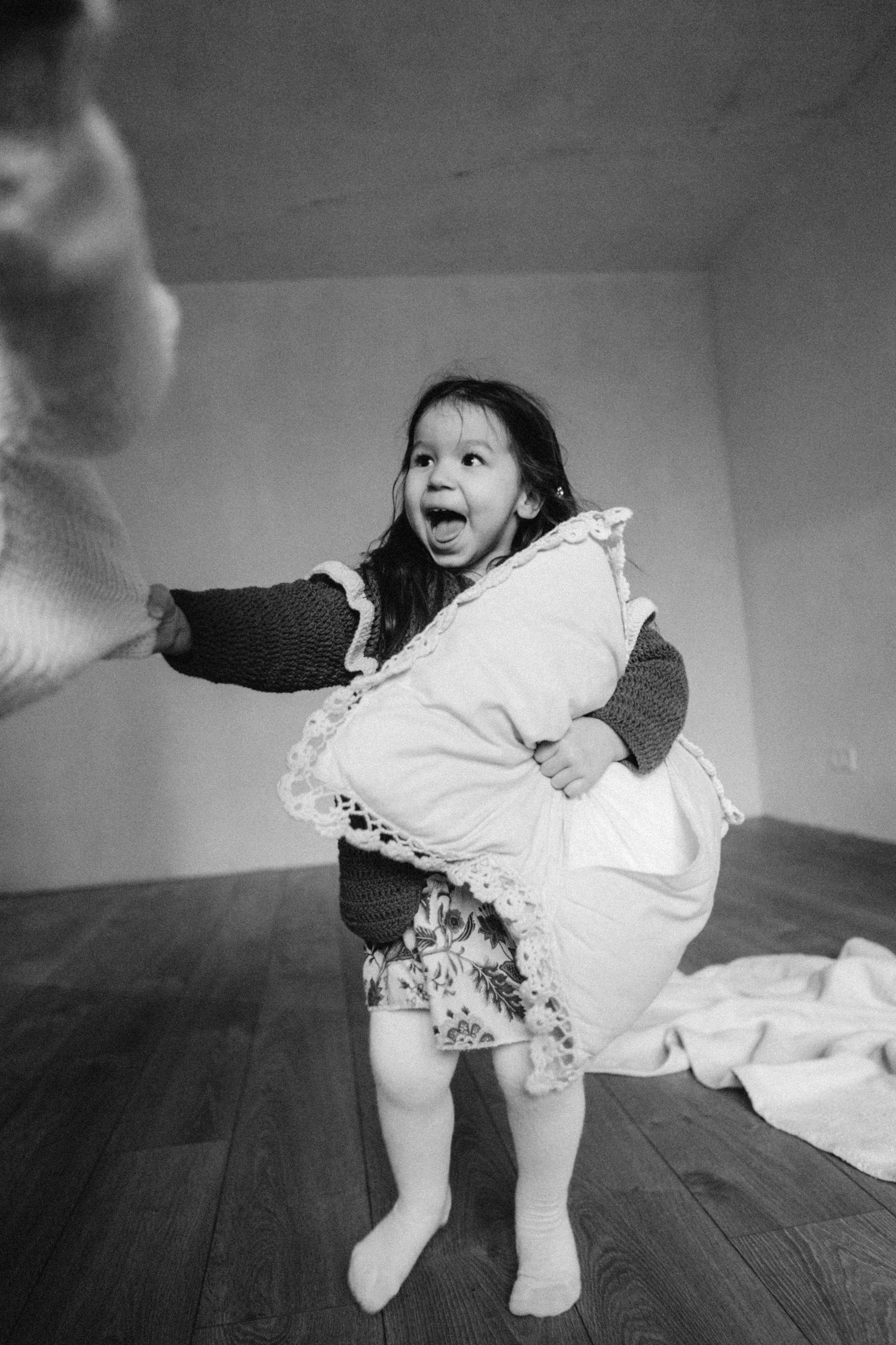 But the greatest of these is love. Family photographer in Warsaw Sasha Zenzina