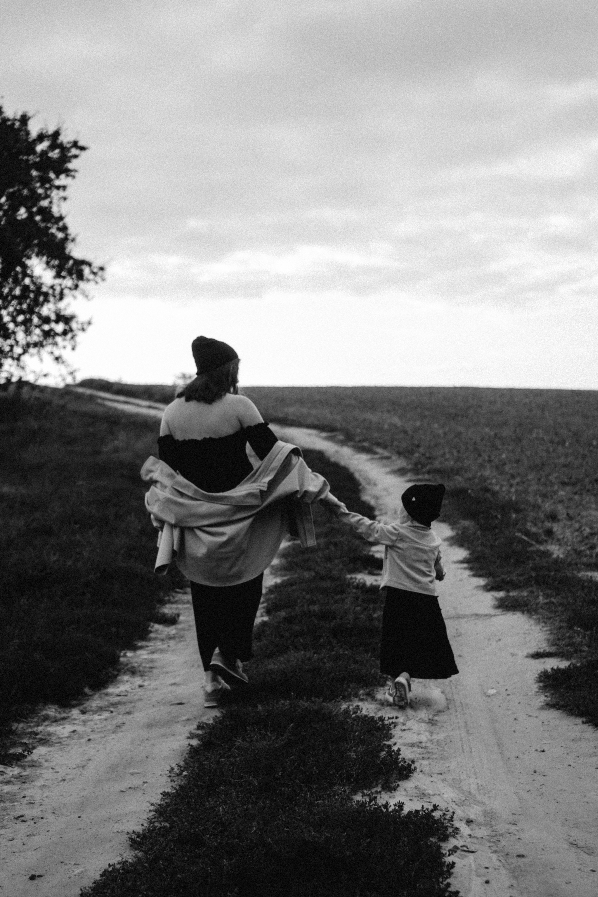 Wanna be with you everywhere. Family photographer in Warsaw Sasha Zenzina