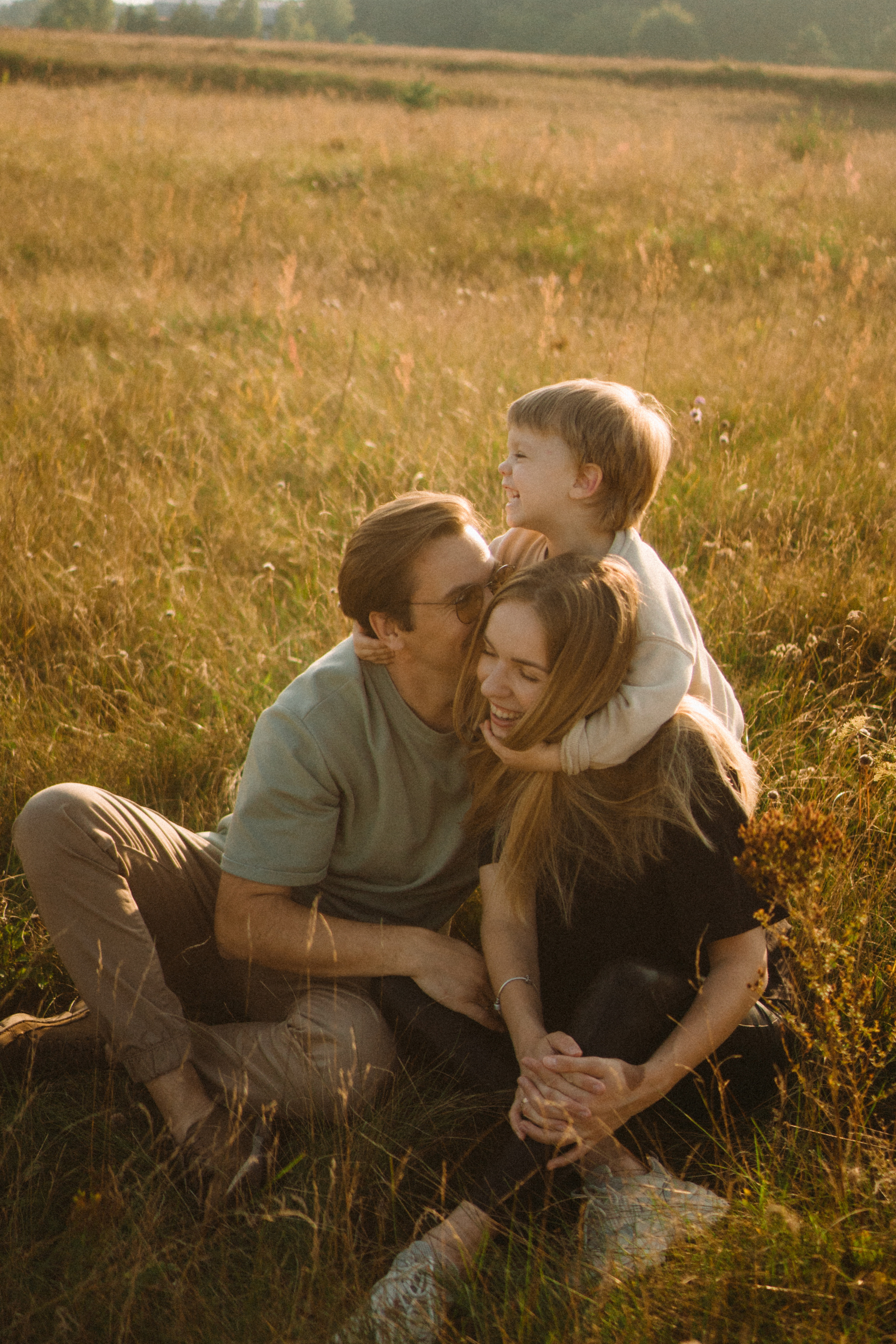 Catch the sunset. Family photographer in Warsaw Sasha Zenzina
