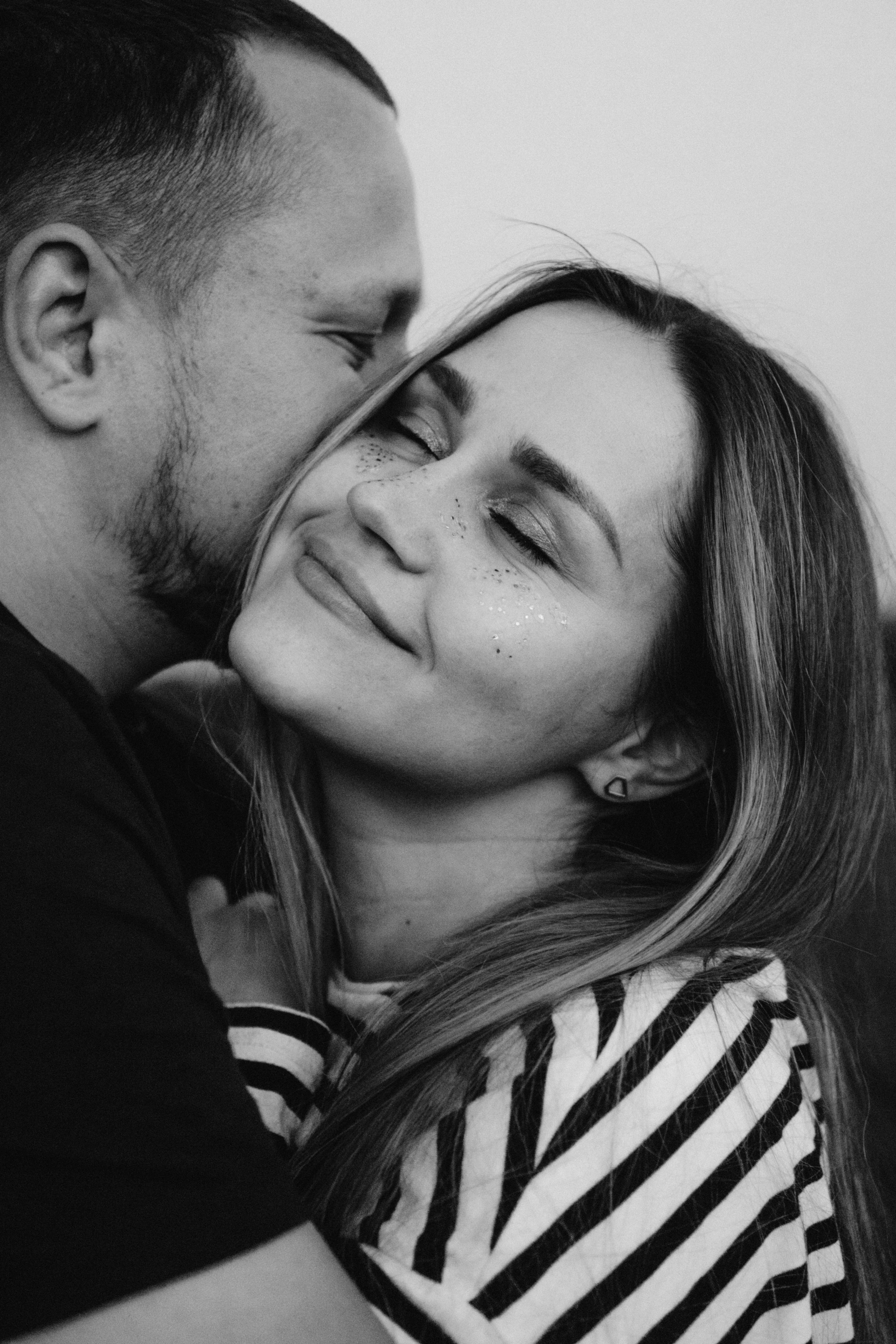 Love whisper. Family photographer in Warsaw Sasha Zenzina