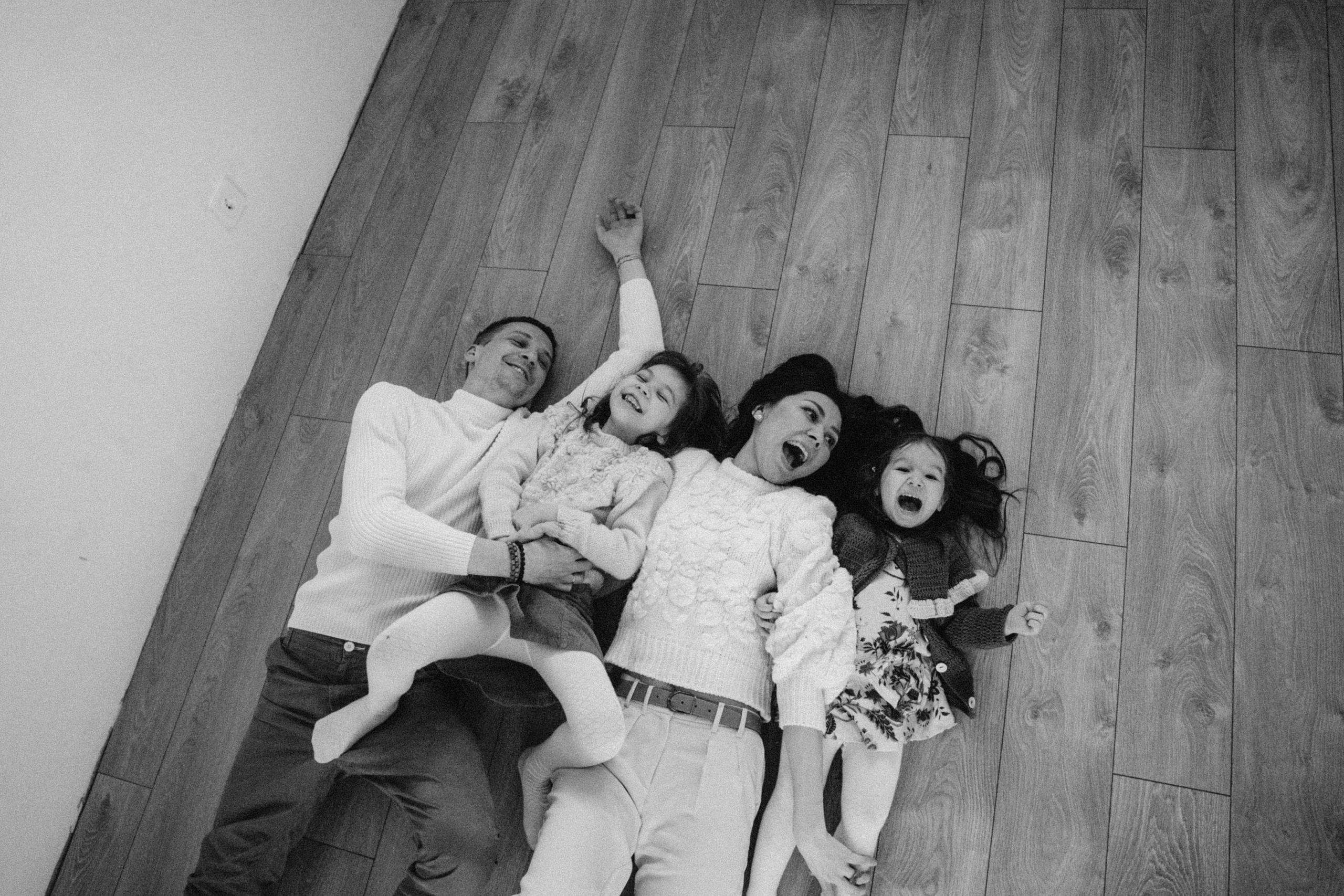 But the greatest of these is love. Family photographer in Warsaw Sasha Zenzina