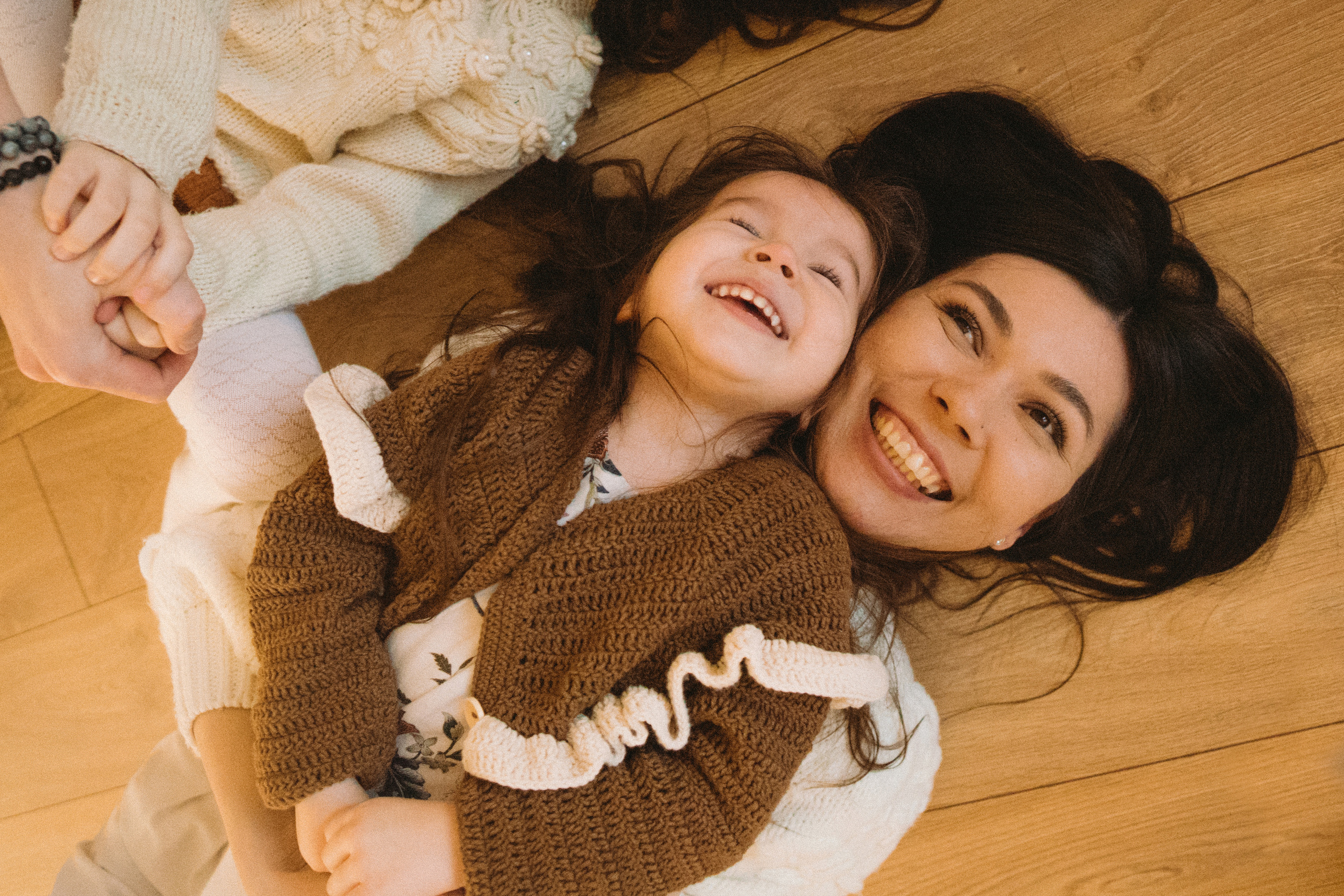 But the greatest of these is love. Family photographer in Warsaw Sasha Zenzina