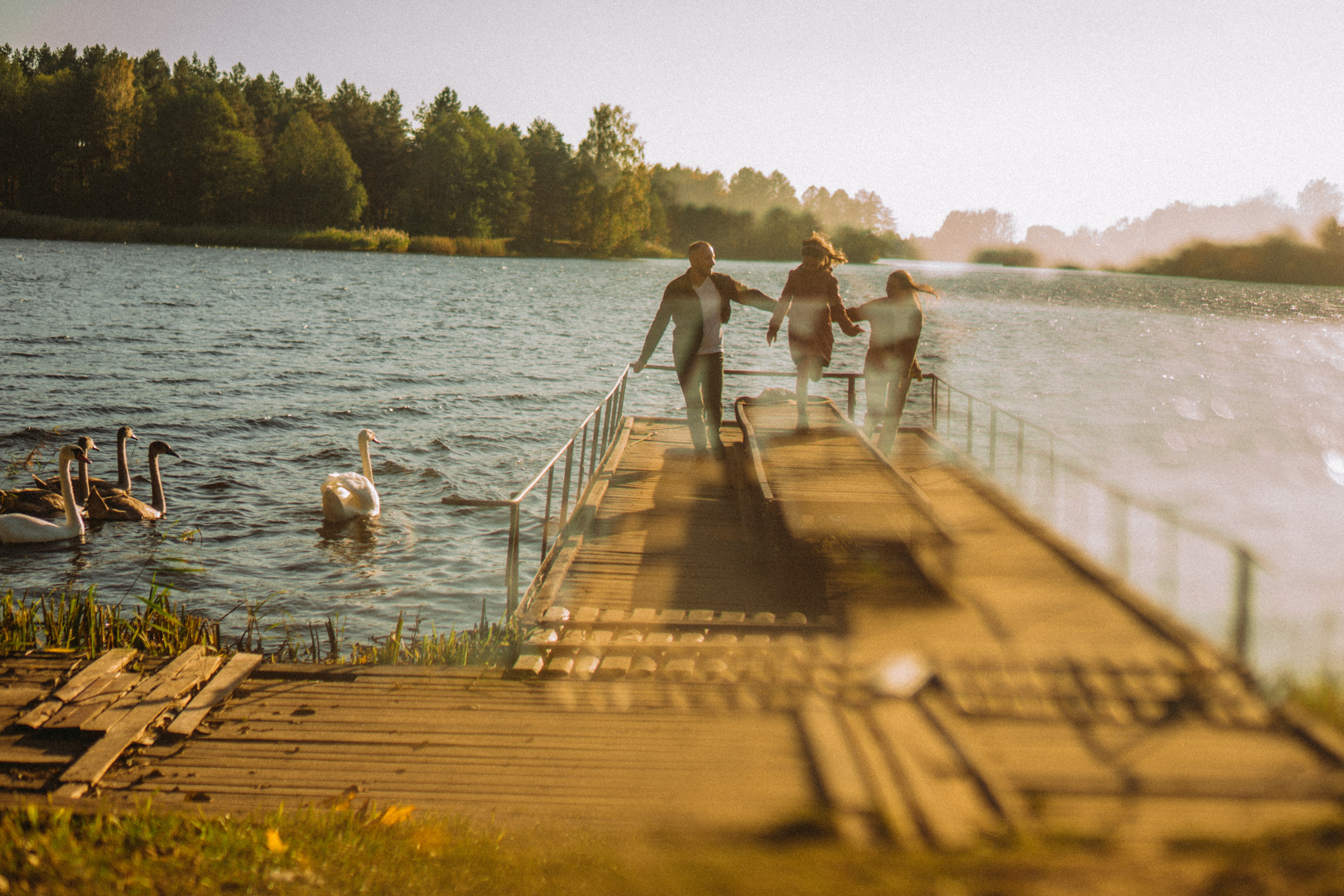 When autumn leaves start to fall. Family photographer in Warsaw Sasha Zenzina