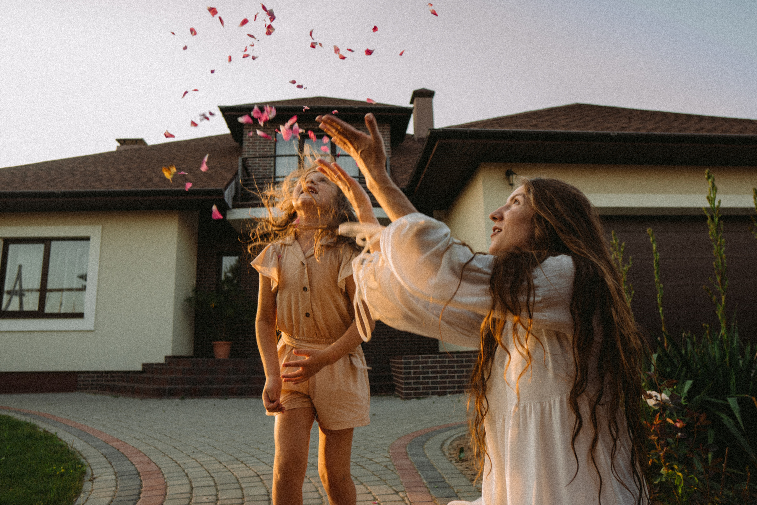 Home sweet home. Family photographer in Warsaw Sasha Zenzina