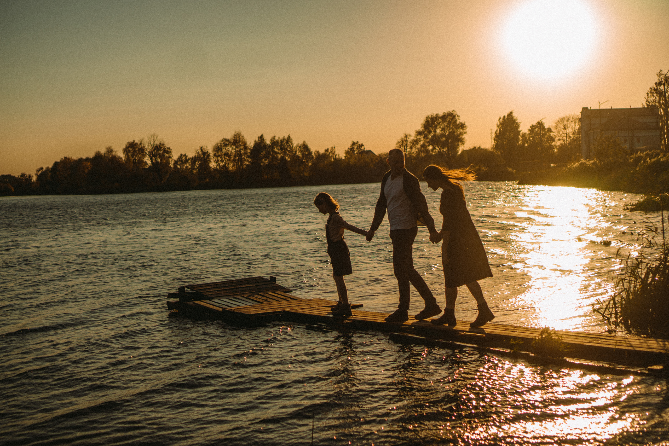 When autumn leaves start to fall. Family photographer in Warsaw Sasha Zenzina