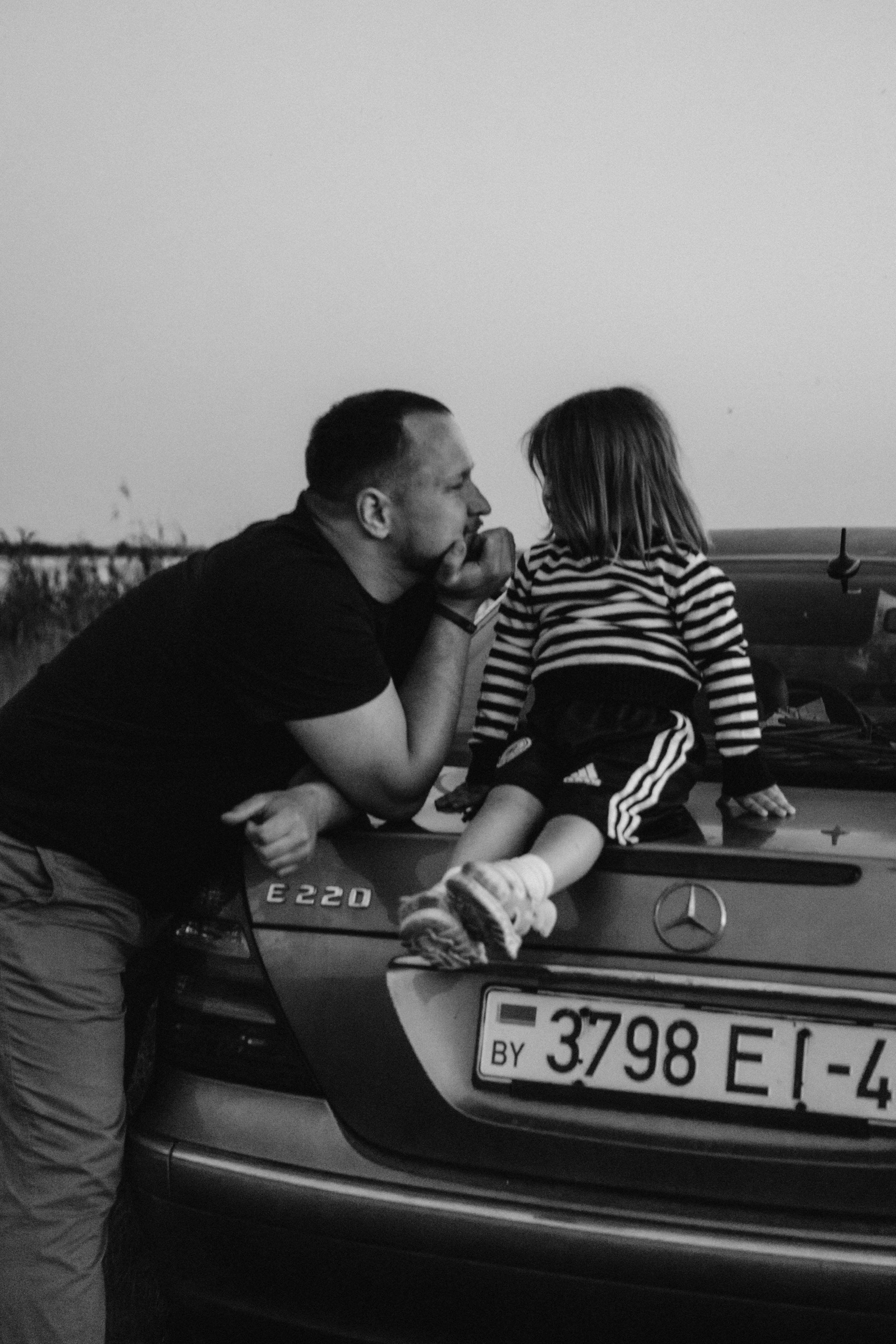 Love whisper. Family photographer in Warsaw Sasha Zenzina