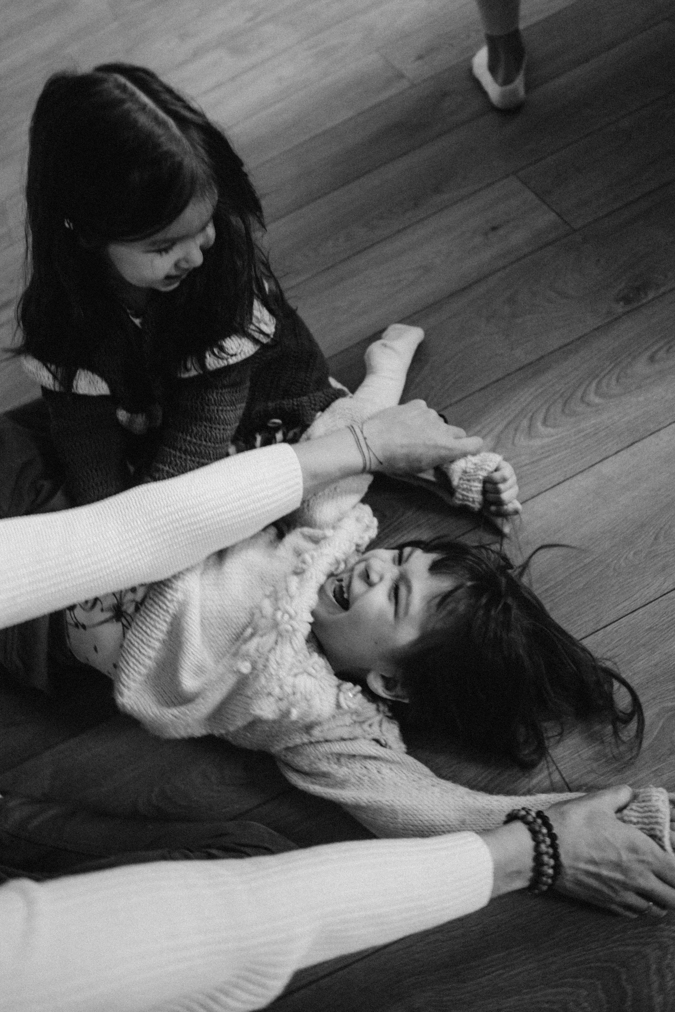 But the greatest of these is love. Family photographer in Warsaw Sasha Zenzina