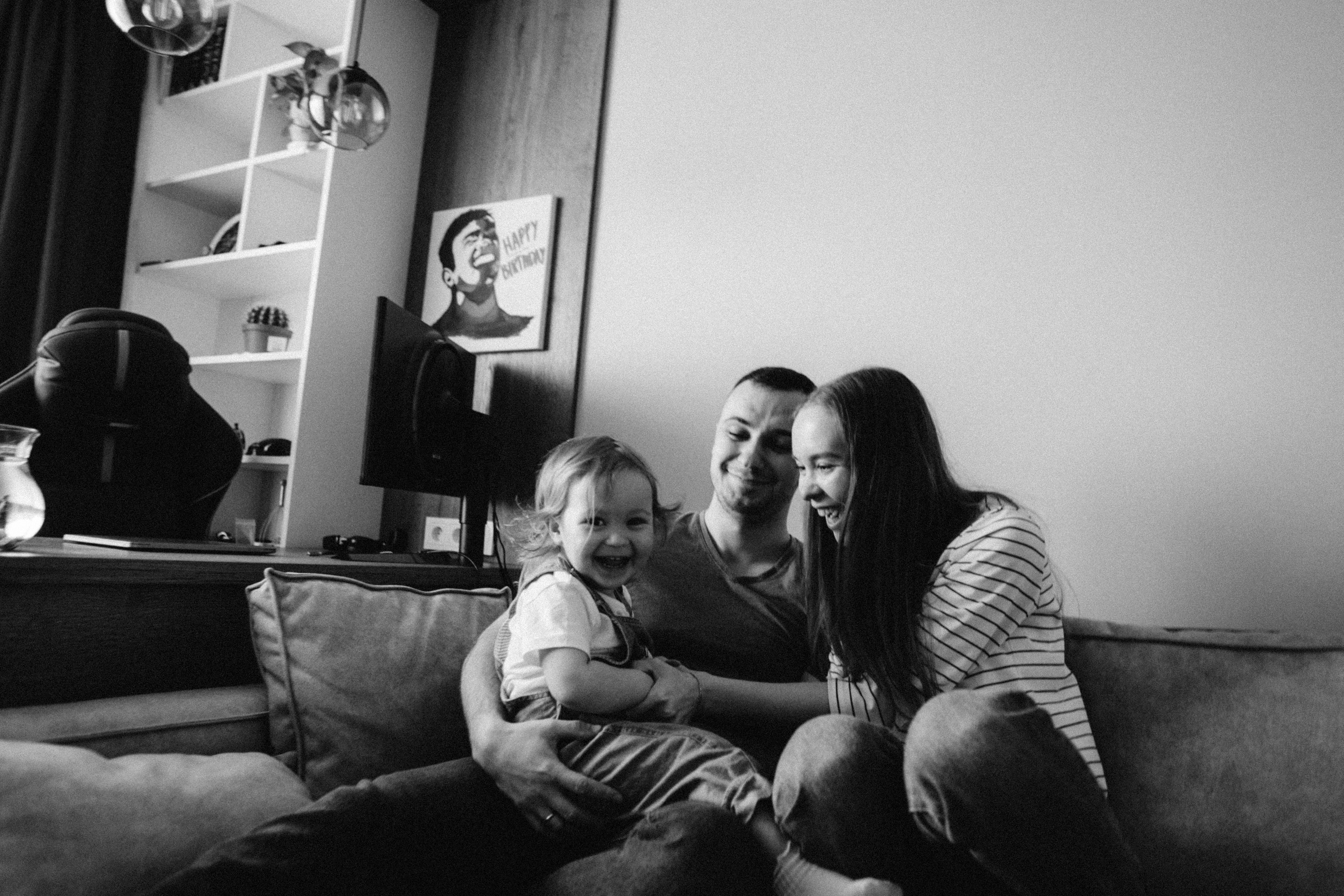 Let's stay home. Family photographer in Warsaw Sasha Zenzina