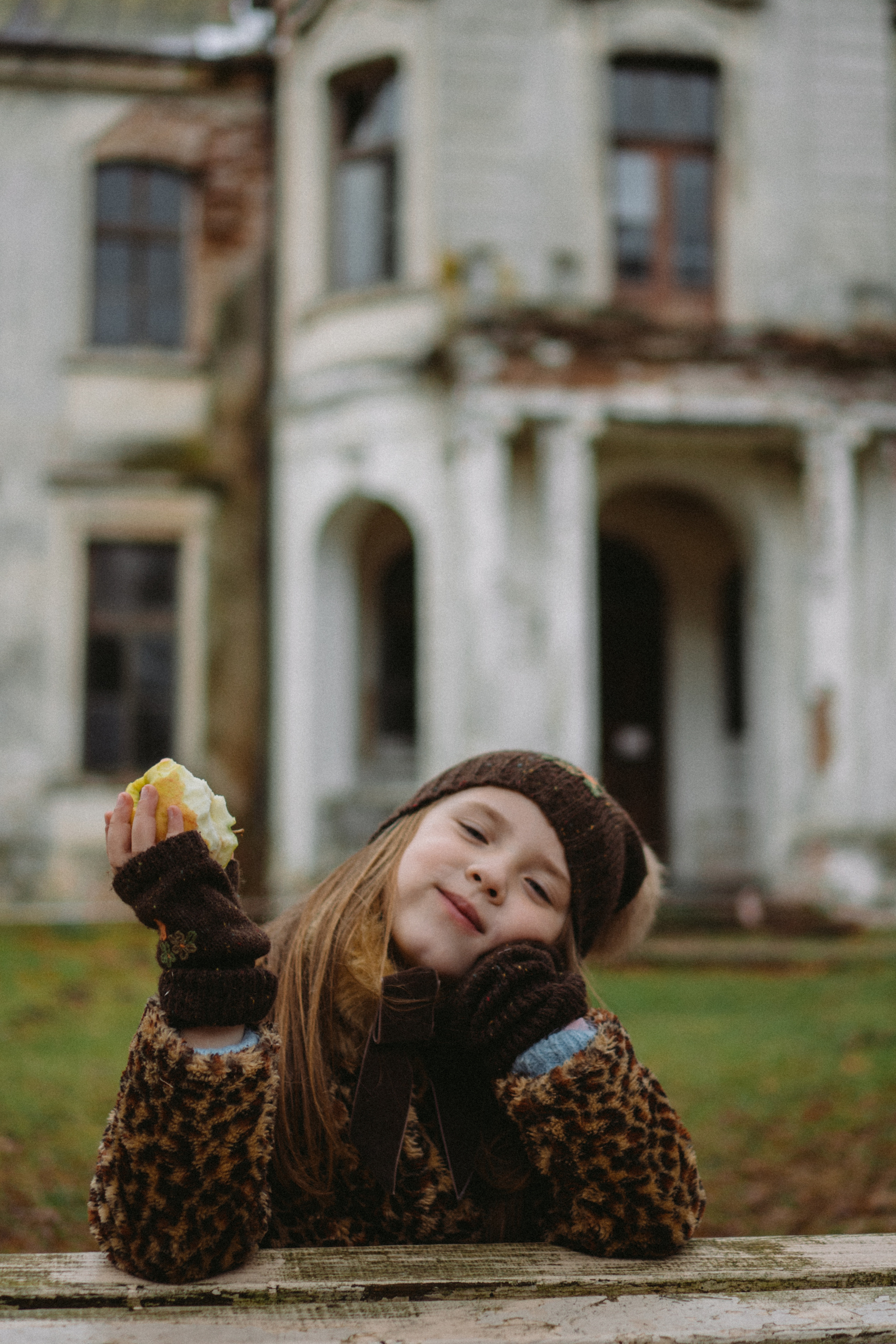 Cold outside Warm inside. Family photographer in Warsaw Sasha Zenzina