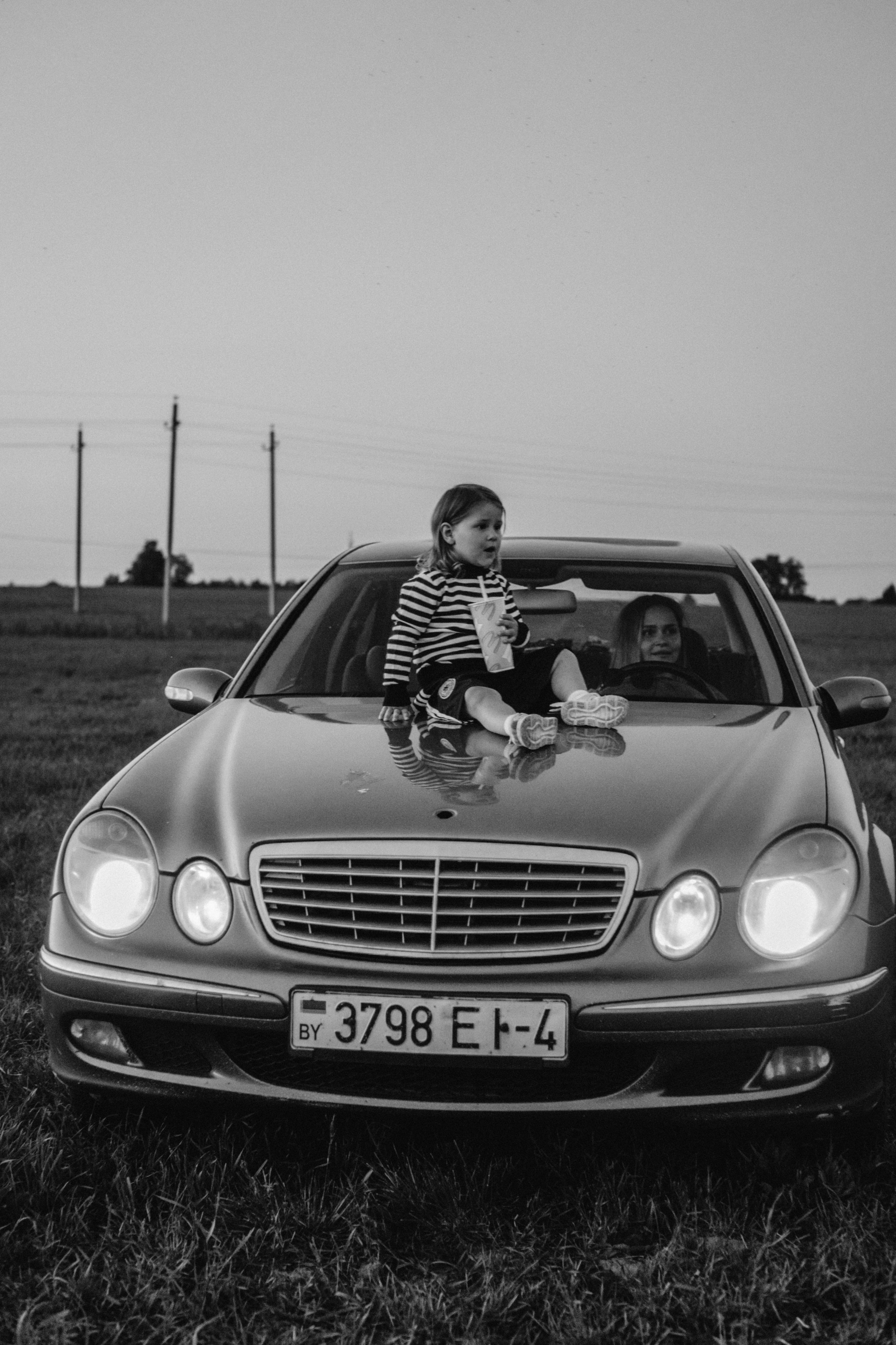 Love whisper. Family photographer in Warsaw Sasha Zenzina