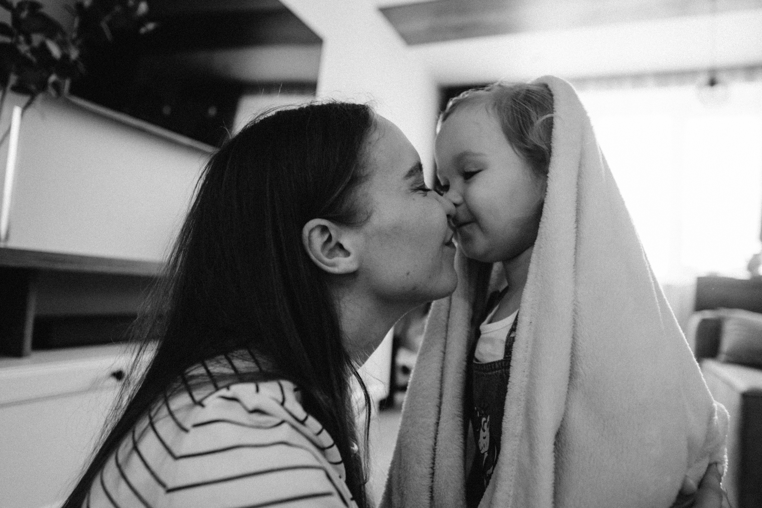 Let's stay home. Family photographer in Warsaw Sasha Zenzina