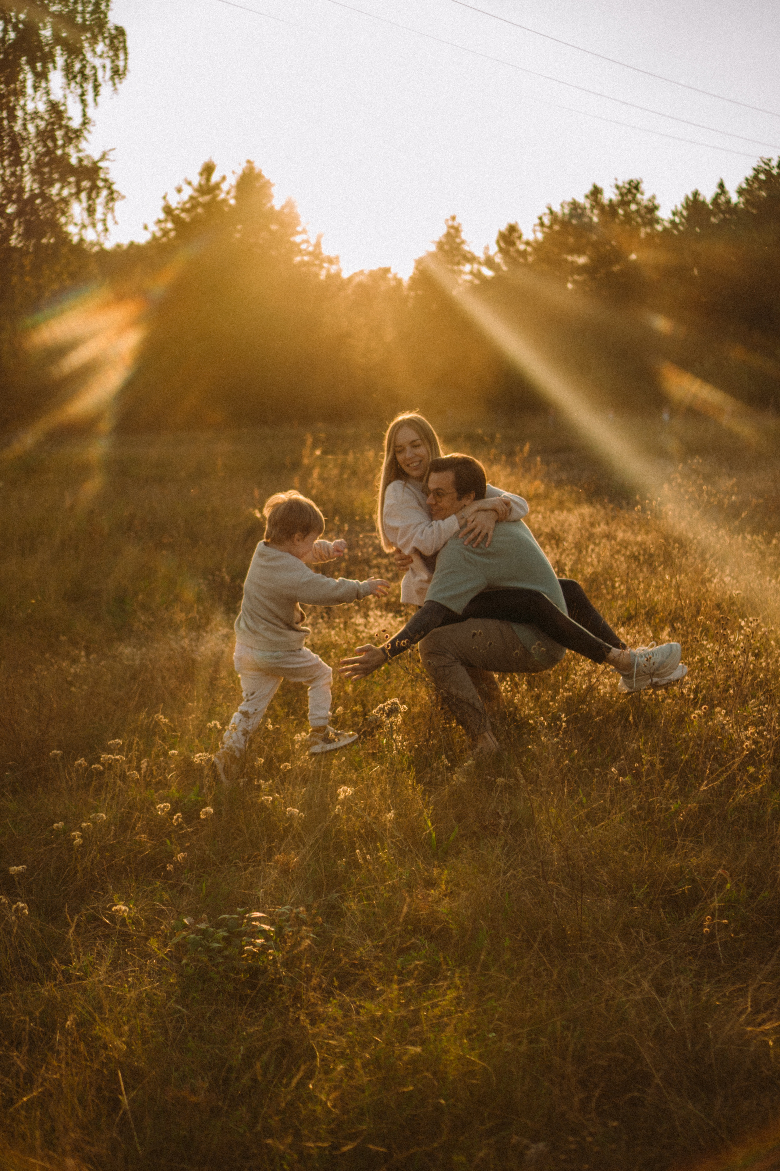 Catch the sunset. Family photographer in Warsaw Sasha Zenzina
