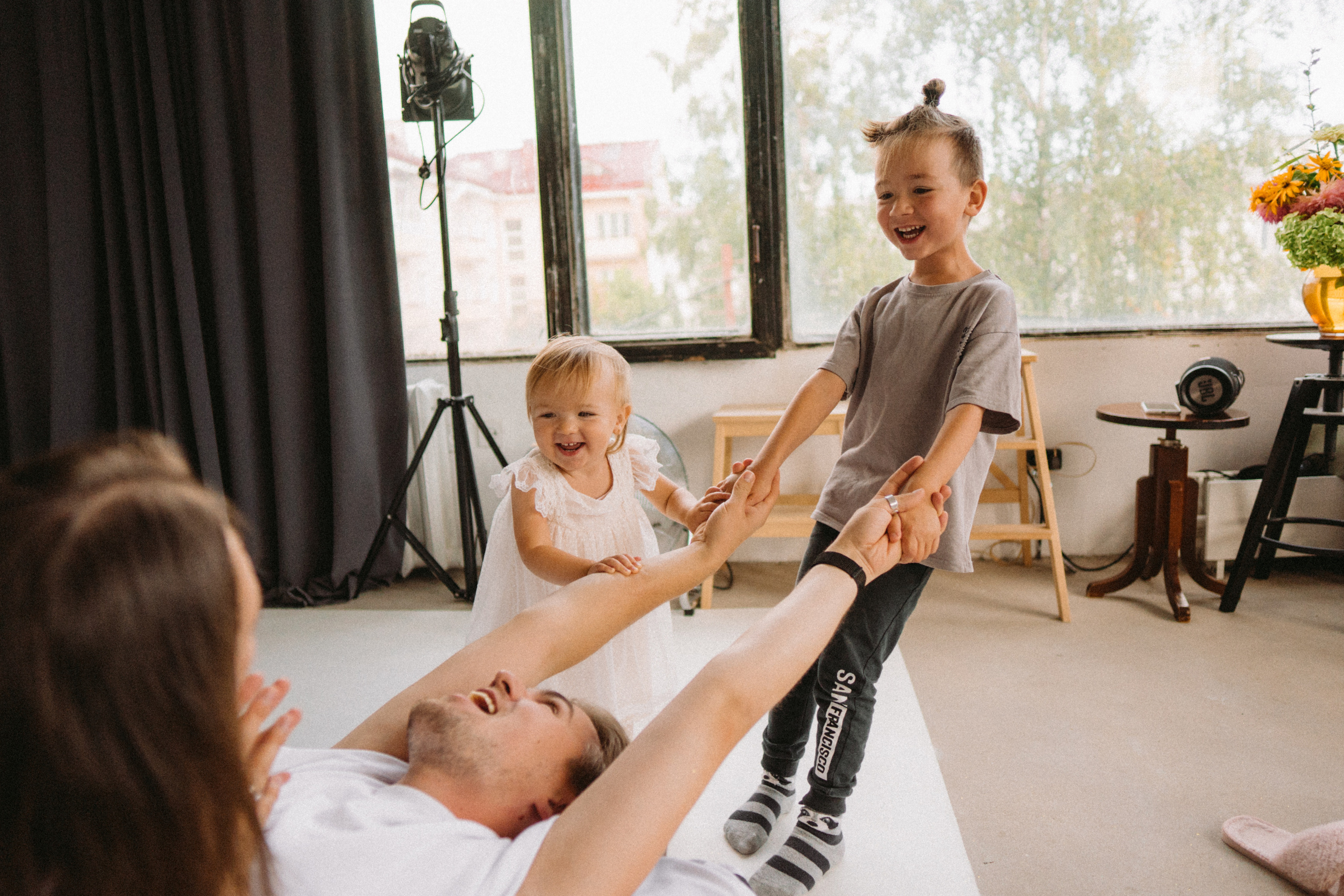 By Your Side. Family photographer in Warsaw Sasha Zenzina