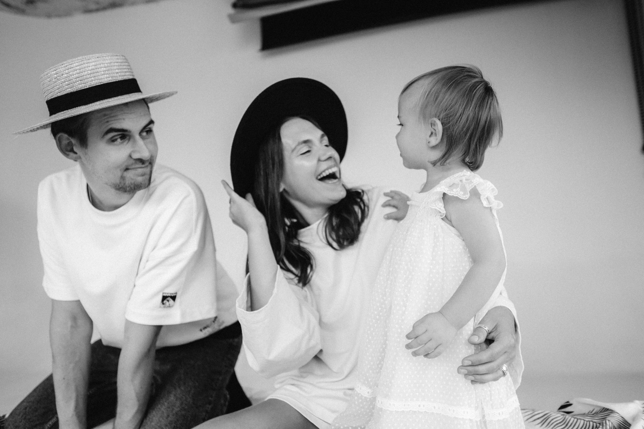 By Your Side. Family photographer in Warsaw Sasha Zenzina