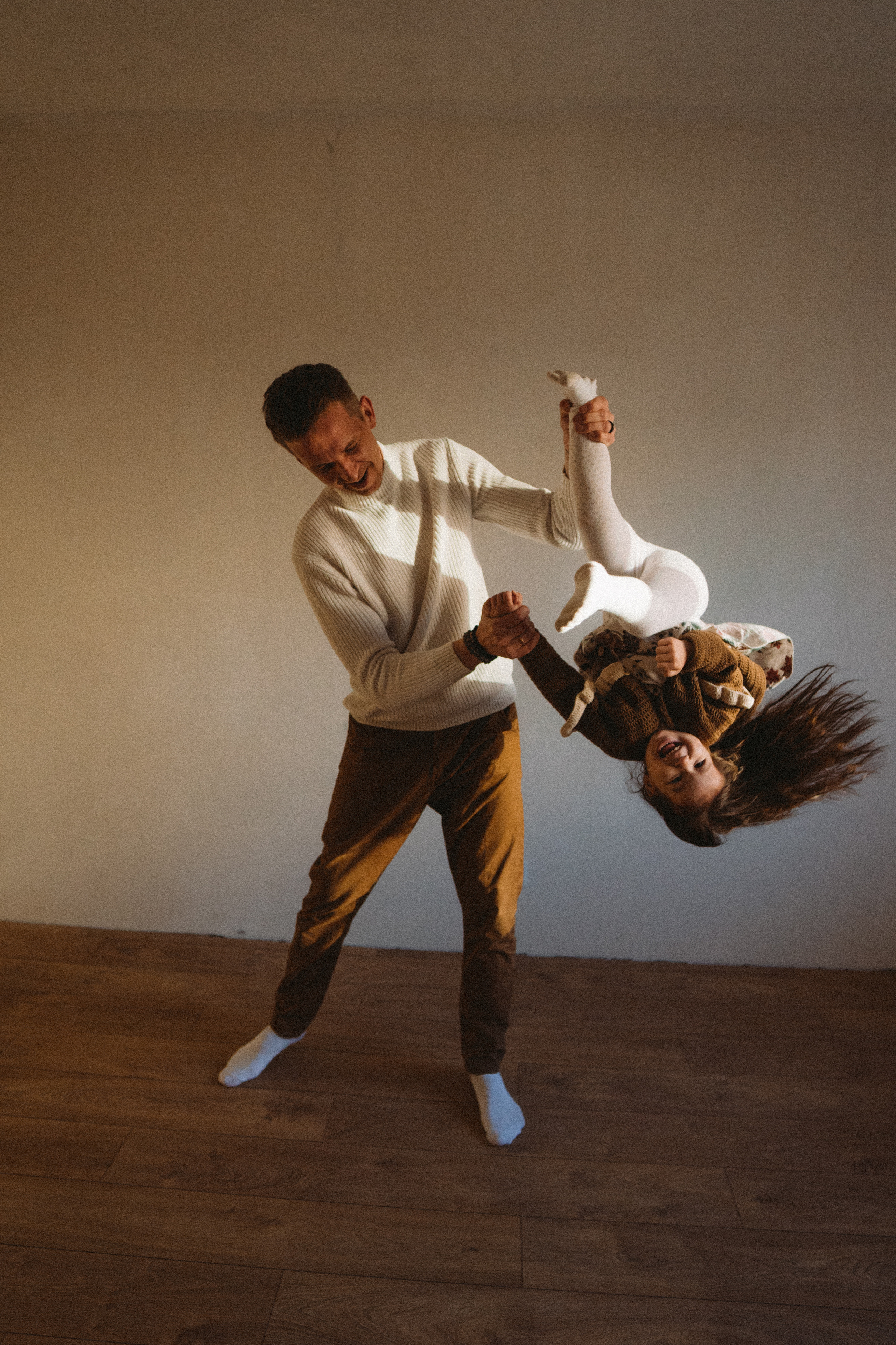 But the greatest of these is love. Family photographer in Warsaw Sasha Zenzina