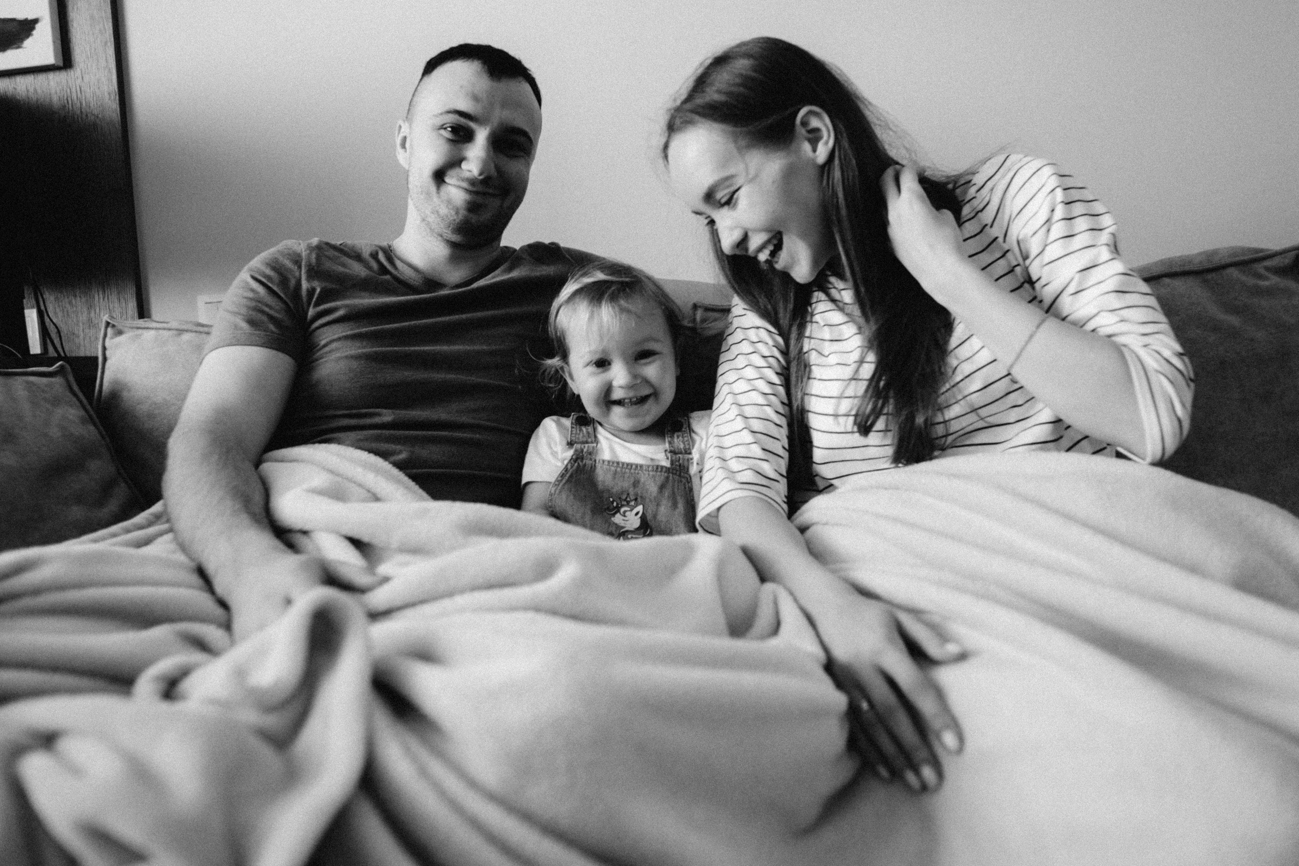 Let's stay home. Family photographer in Warsaw Sasha Zenzina