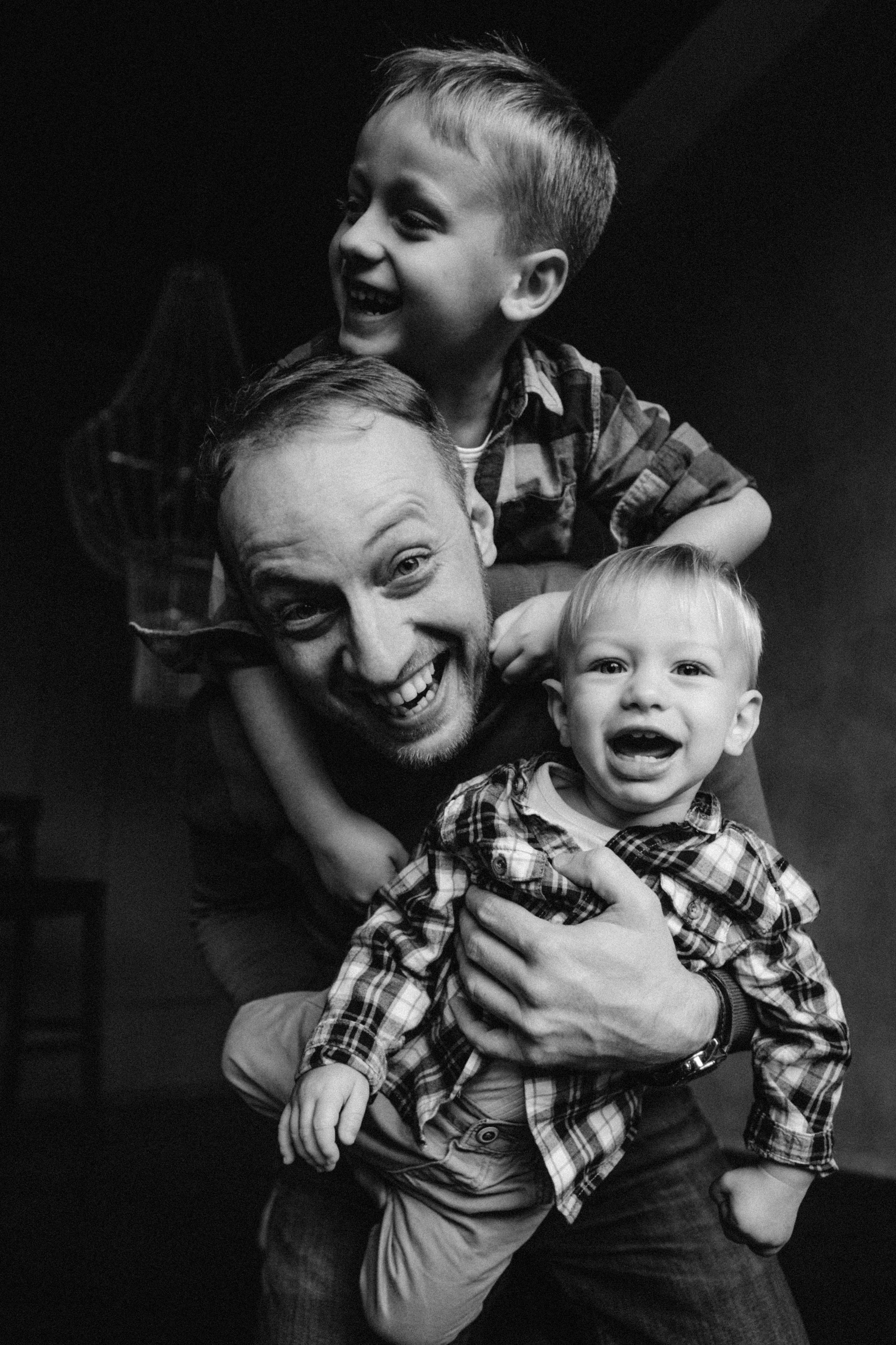 We are here. Family photographer in Warsaw Sasha Zenzina