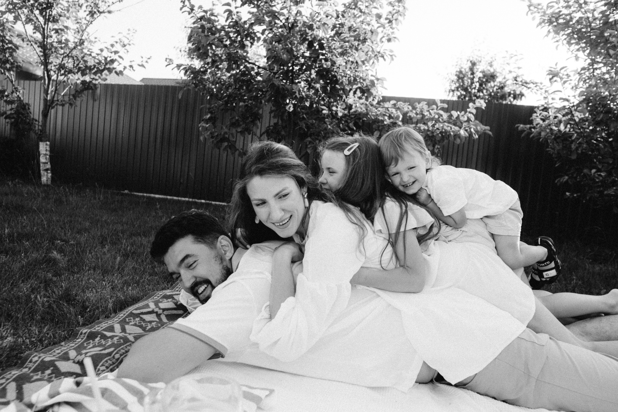 Home sweet home. Family photographer in Warsaw Sasha Zenzina