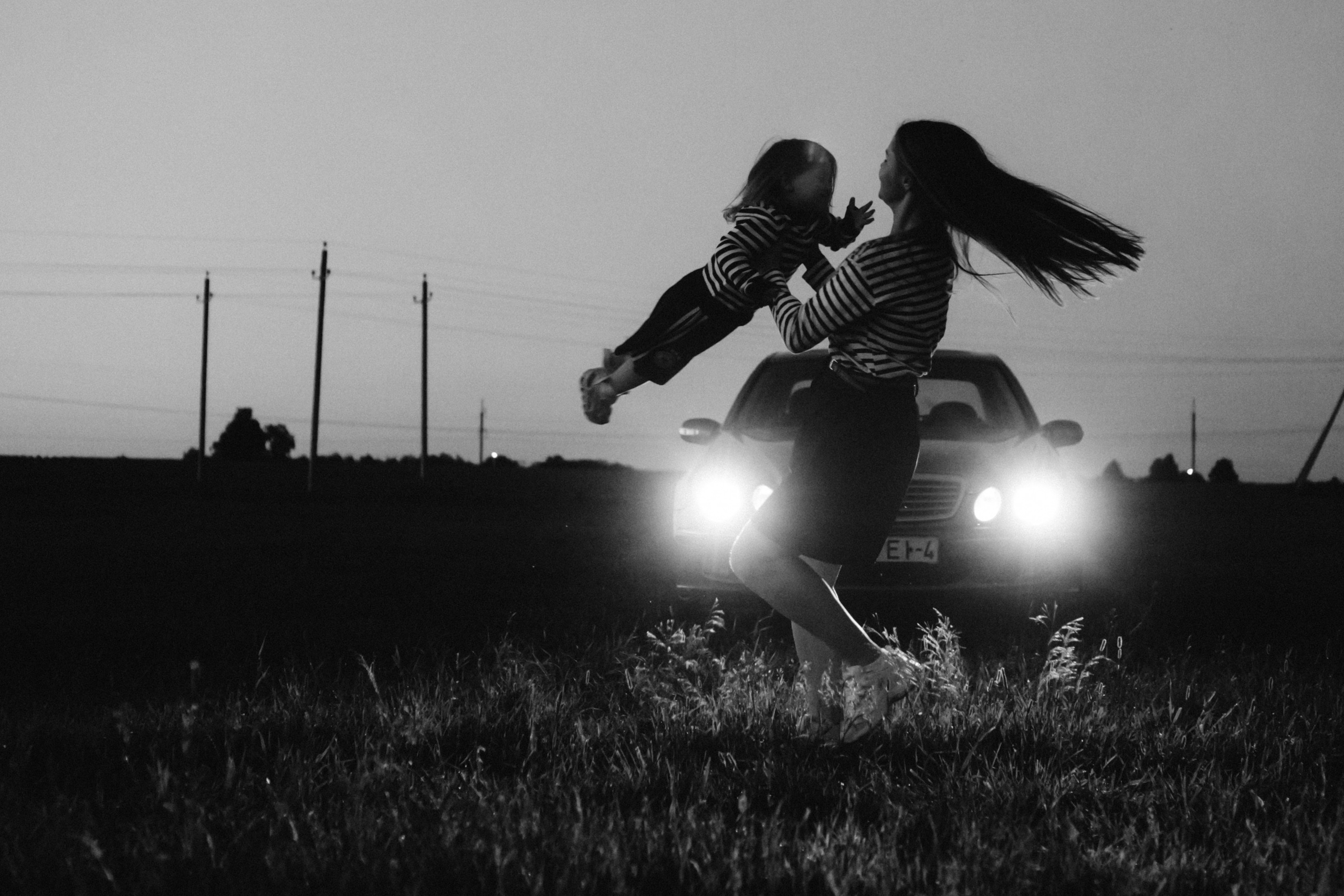 Love whisper. Family photographer in Warsaw Sasha Zenzina