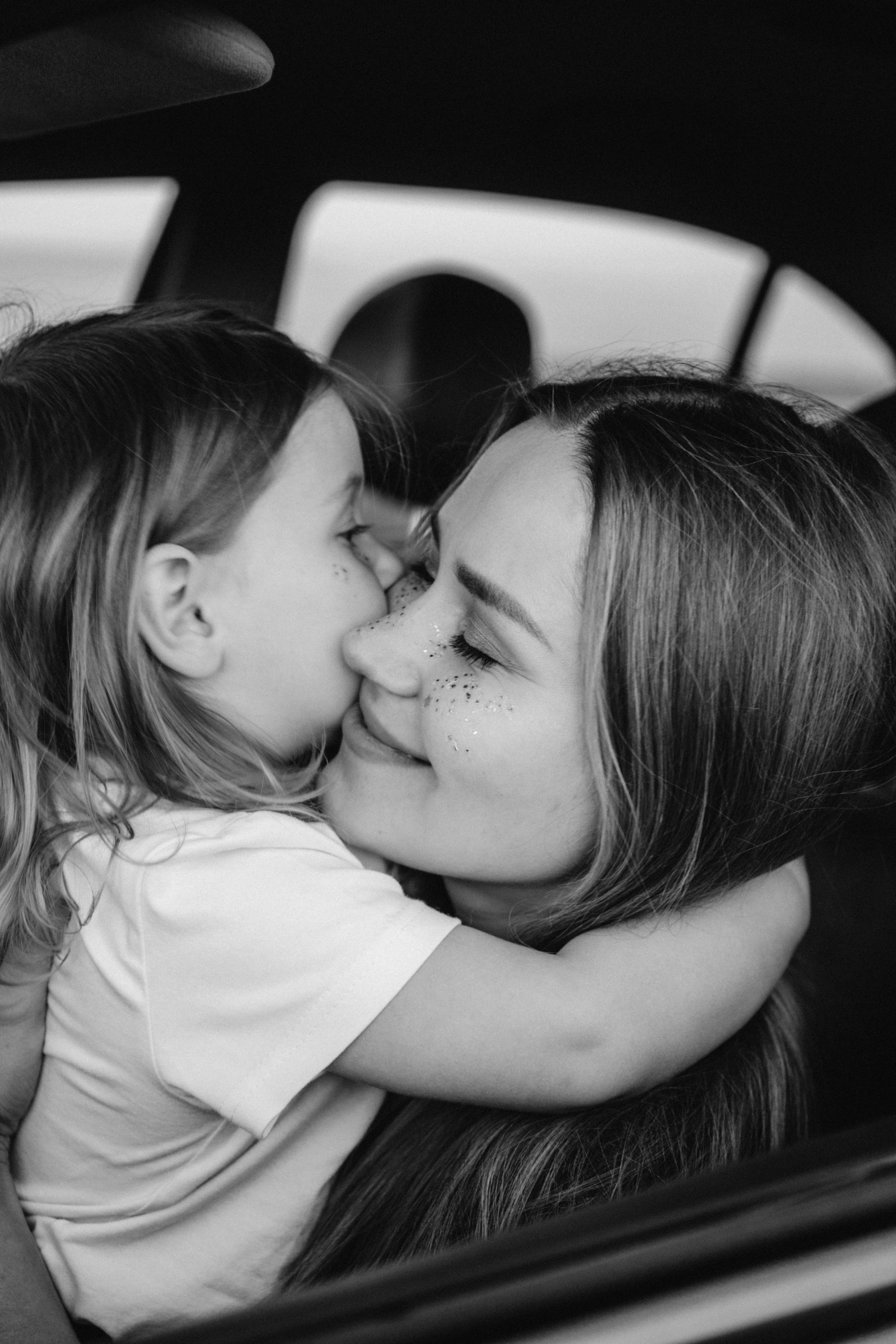 Love whisper. Family photographer in Warsaw Sasha Zenzina