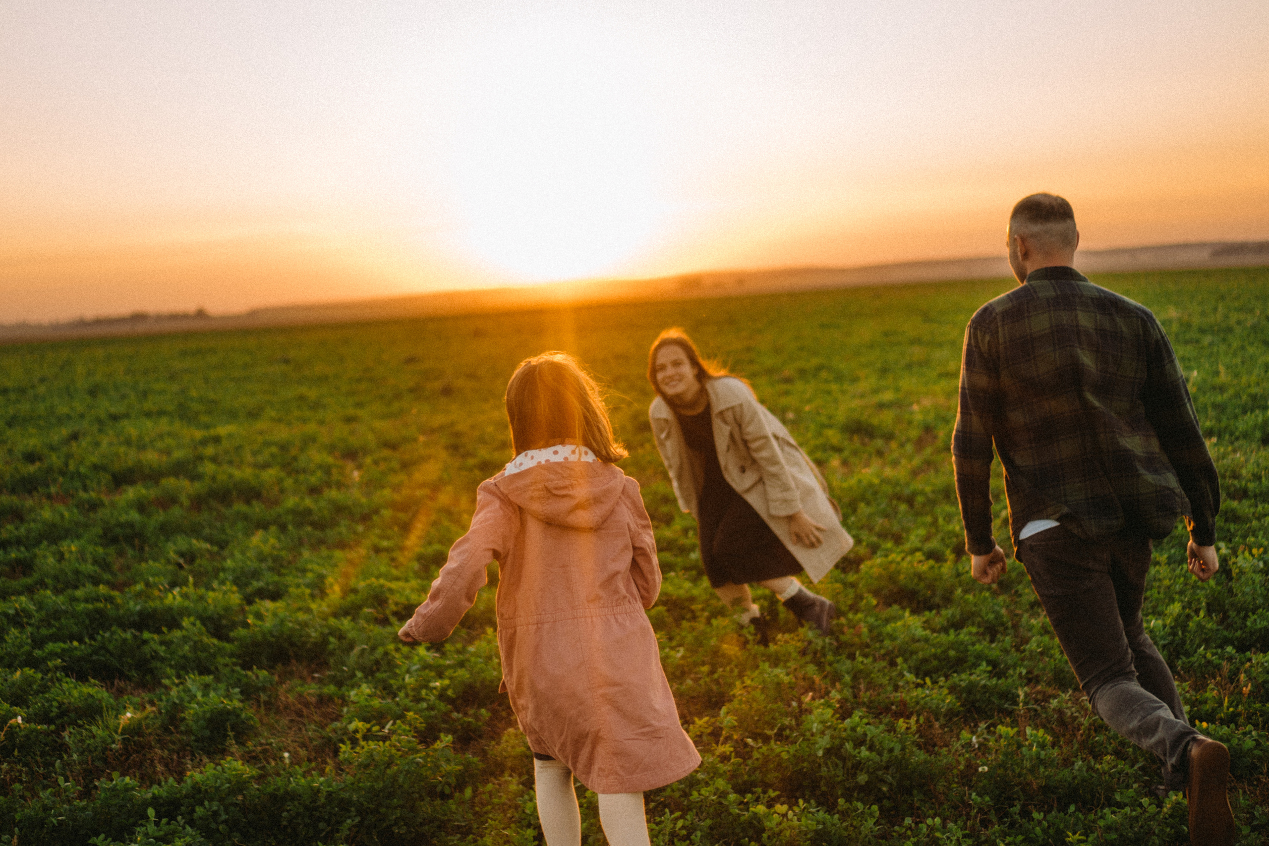When autumn leaves start to fall. Family photographer in Warsaw Sasha Zenzina