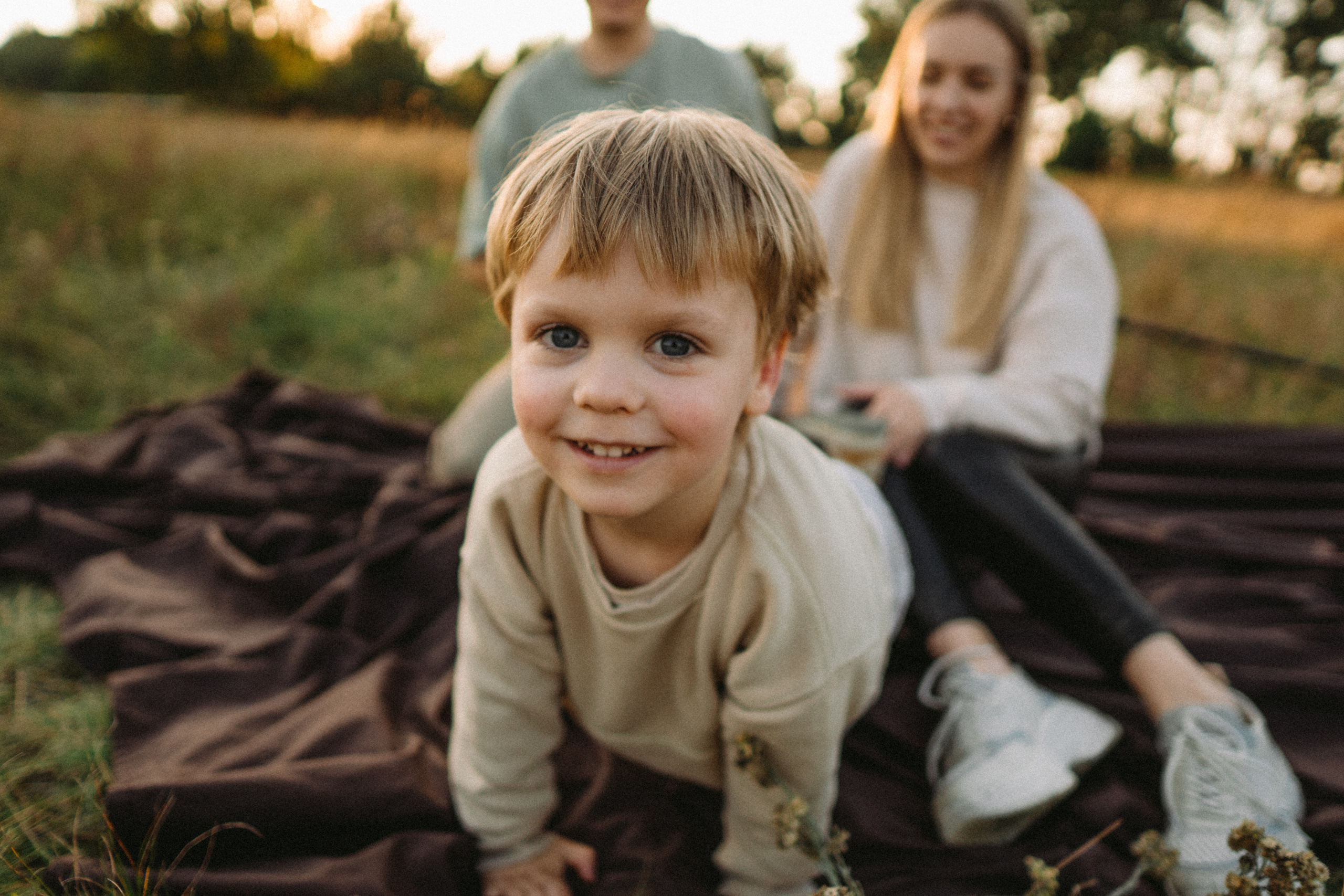 Catch the sunset. Family photographer in Warsaw Sasha Zenzina
