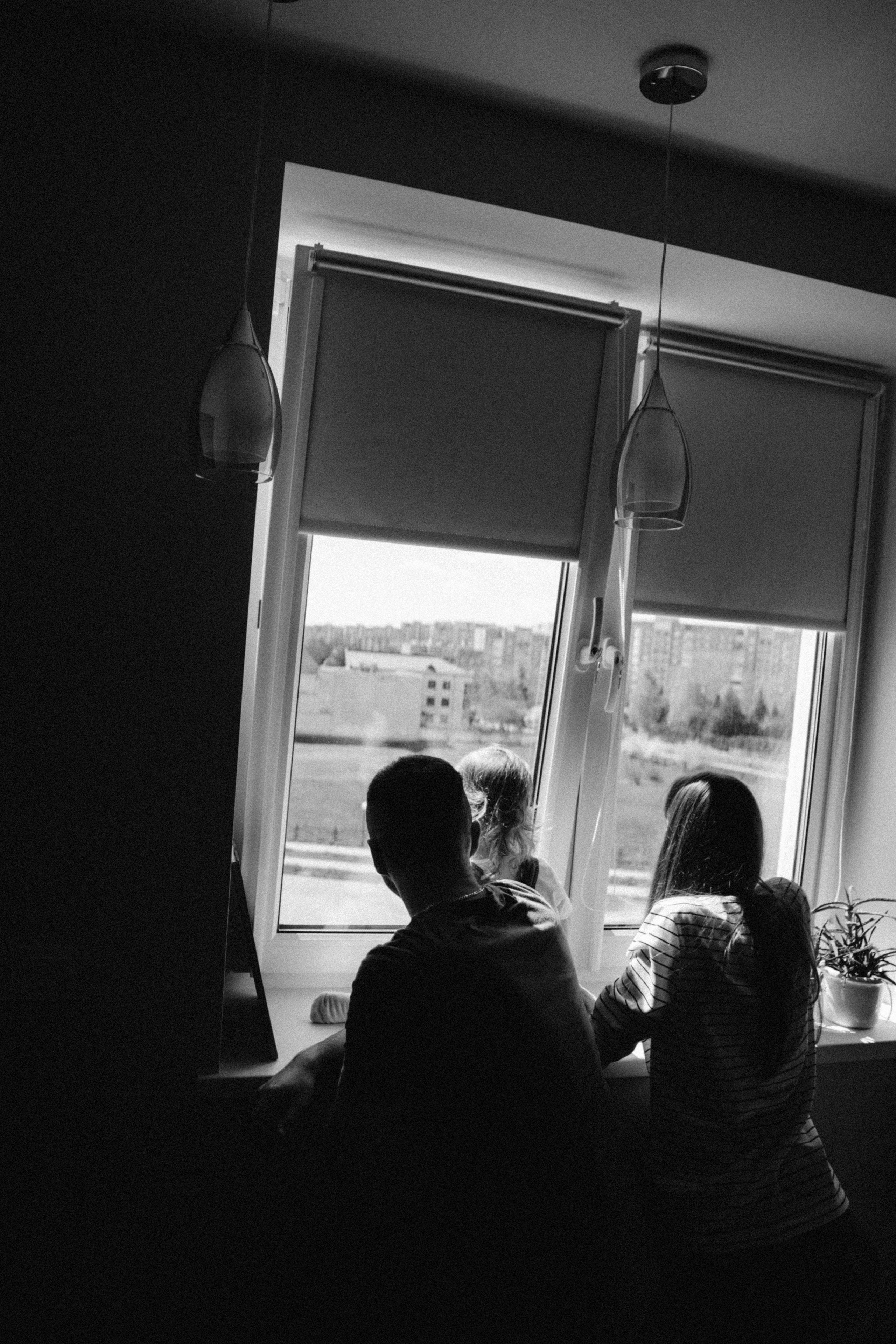 Let's stay home. Family photographer in Warsaw Sasha Zenzina