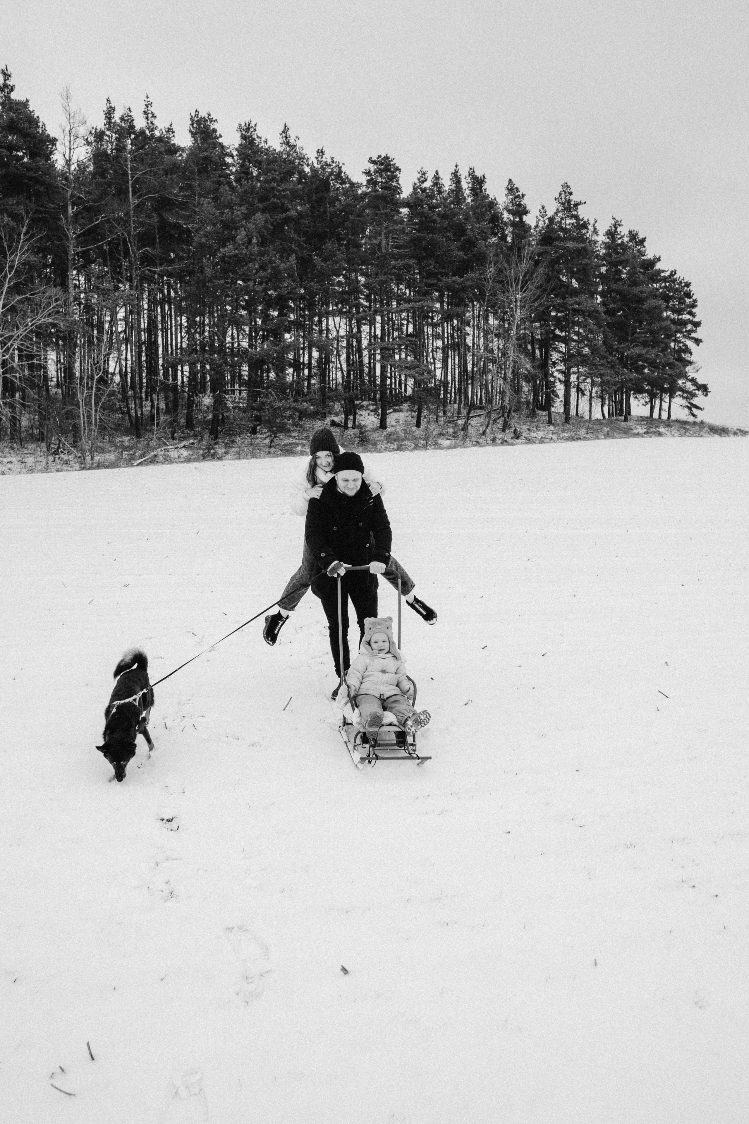 Winter happines. Family photographer in Warsaw Sasha Zenzina