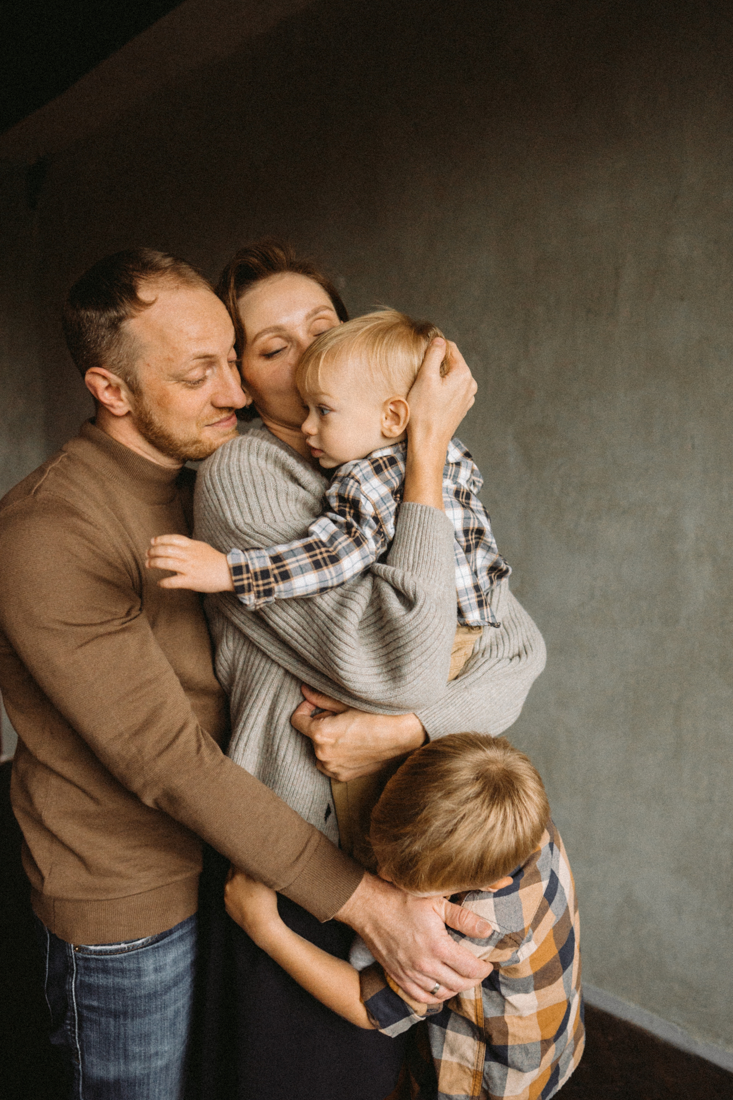 We are here. Family photographer in Warsaw Sasha Zenzina