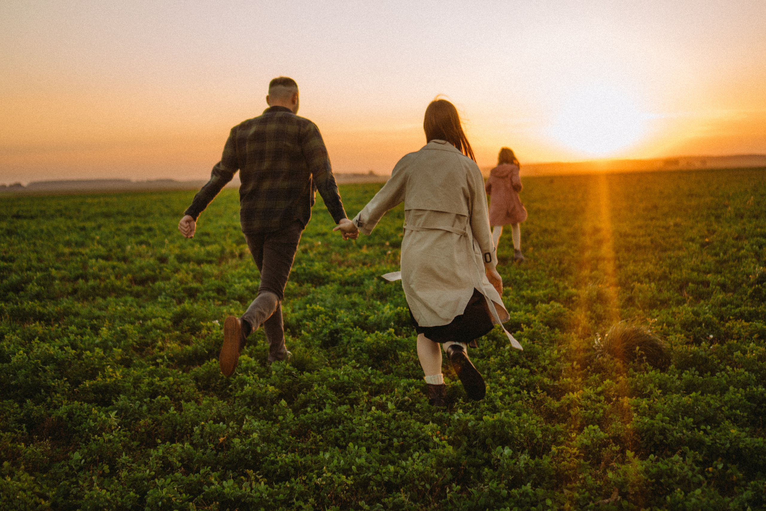When autumn leaves start to fall. Family photographer in Warsaw Sasha Zenzina