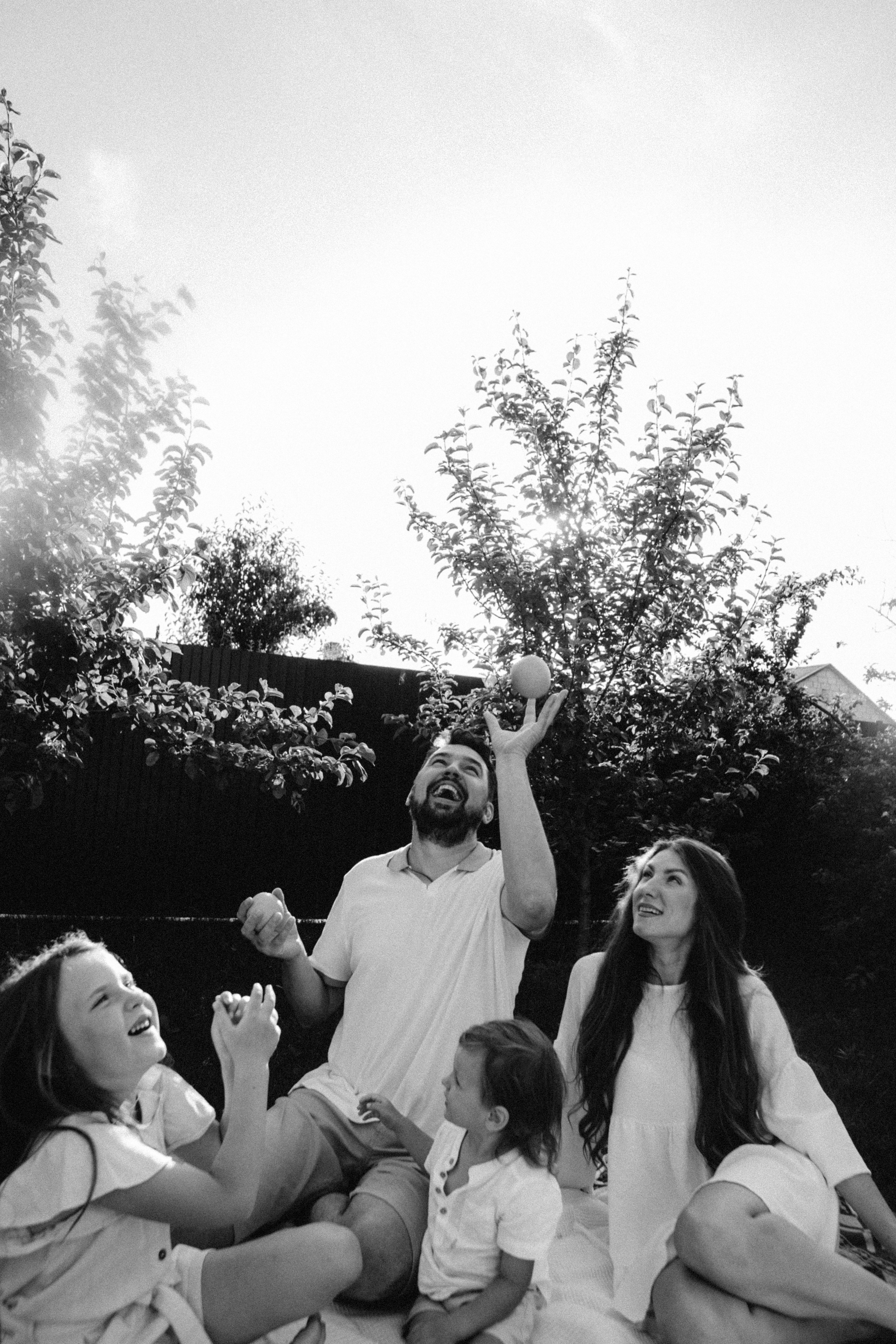 Home sweet home. Family photographer in Warsaw Sasha Zenzina