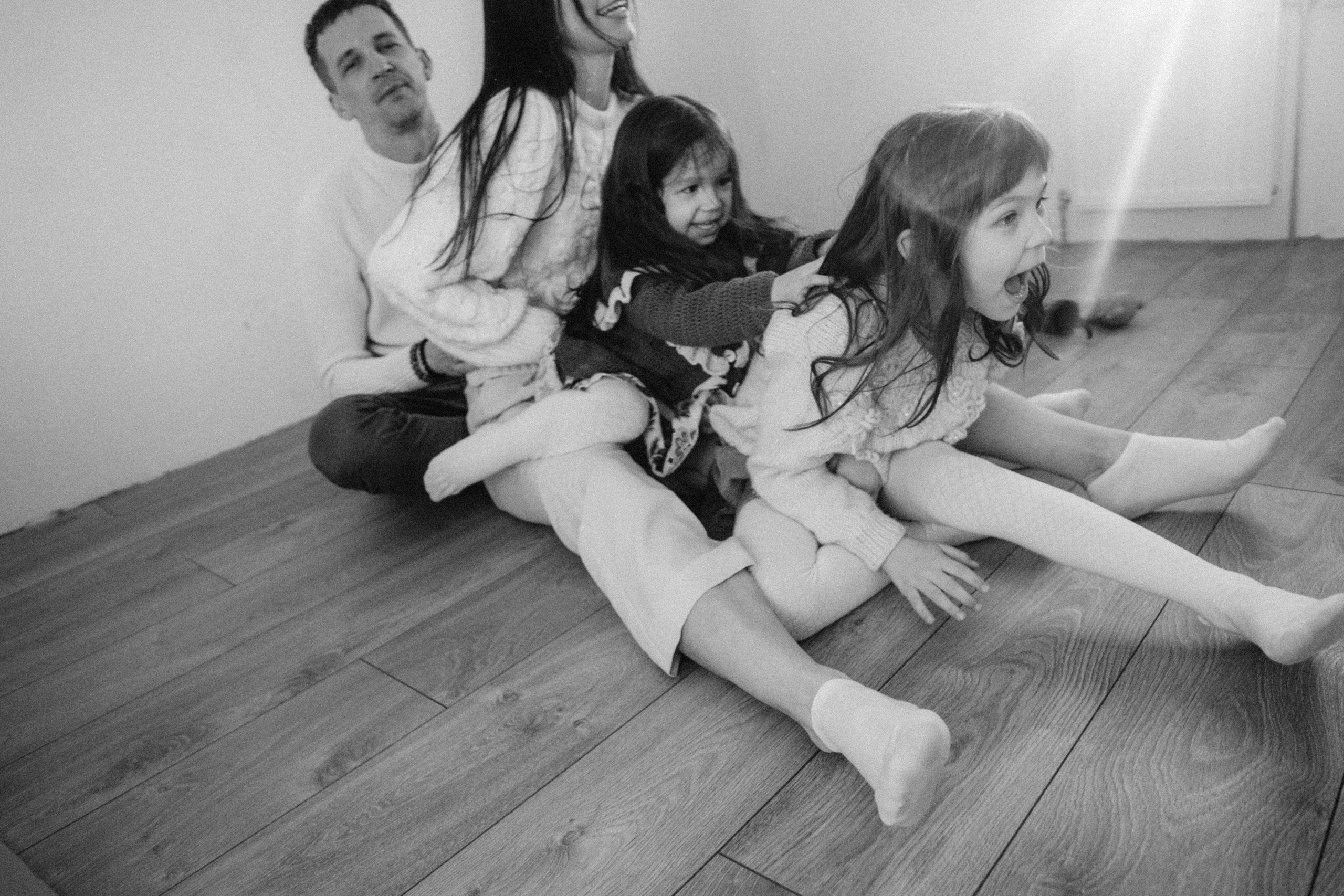 But the greatest of these is love. Family photographer in Warsaw Sasha Zenzina