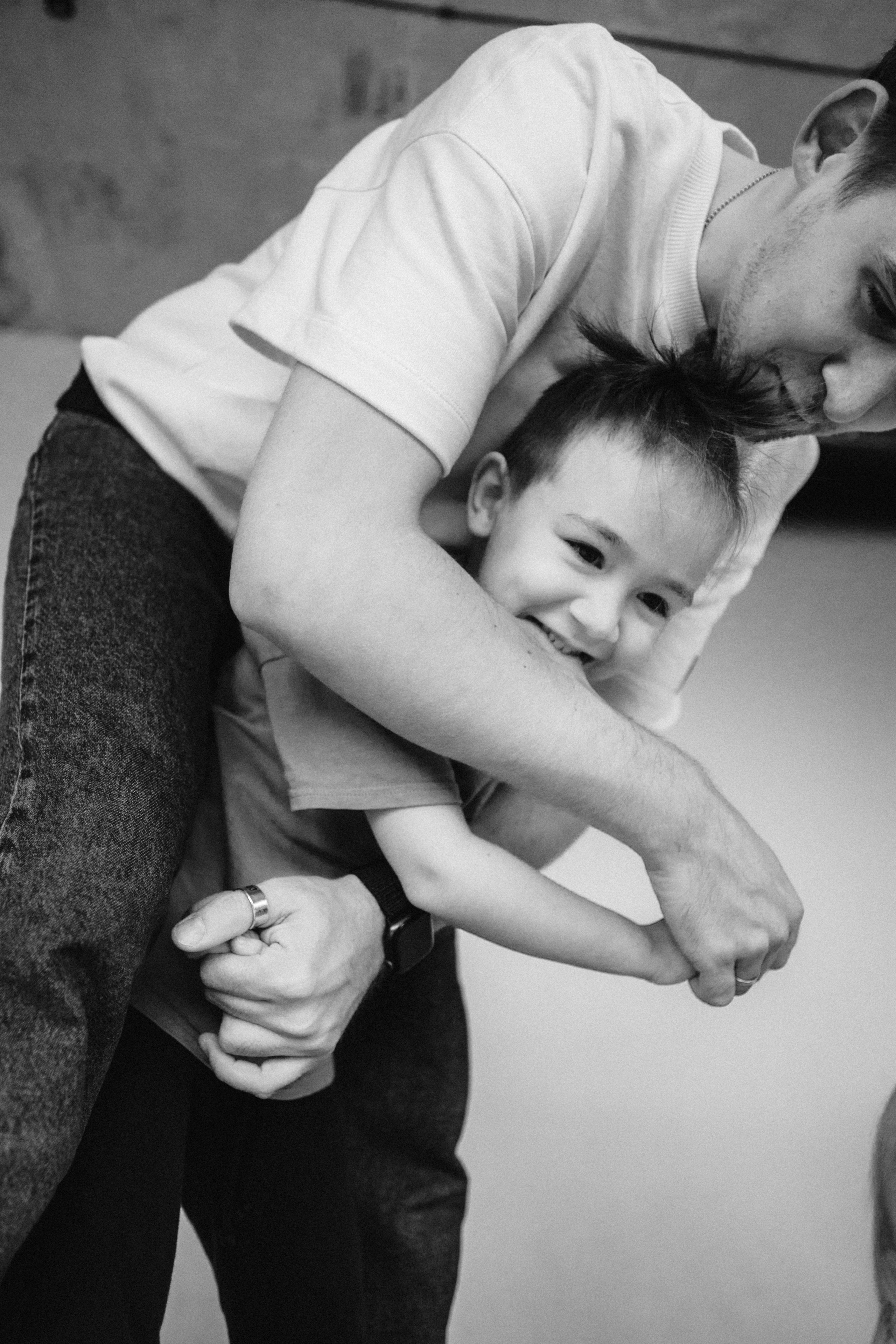 By Your Side. Family photographer in Warsaw Sasha Zenzina