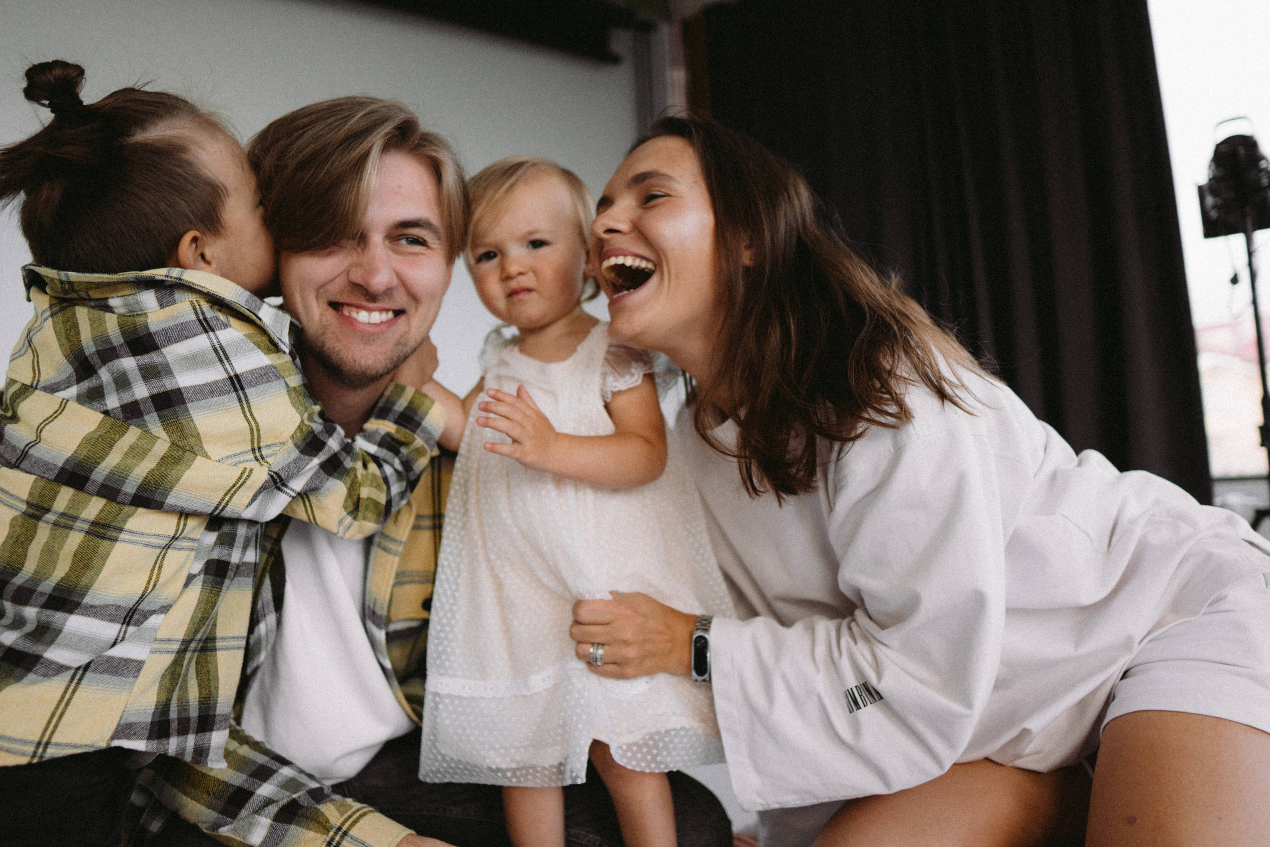 By Your Side. Family photographer in Warsaw Sasha Zenzina