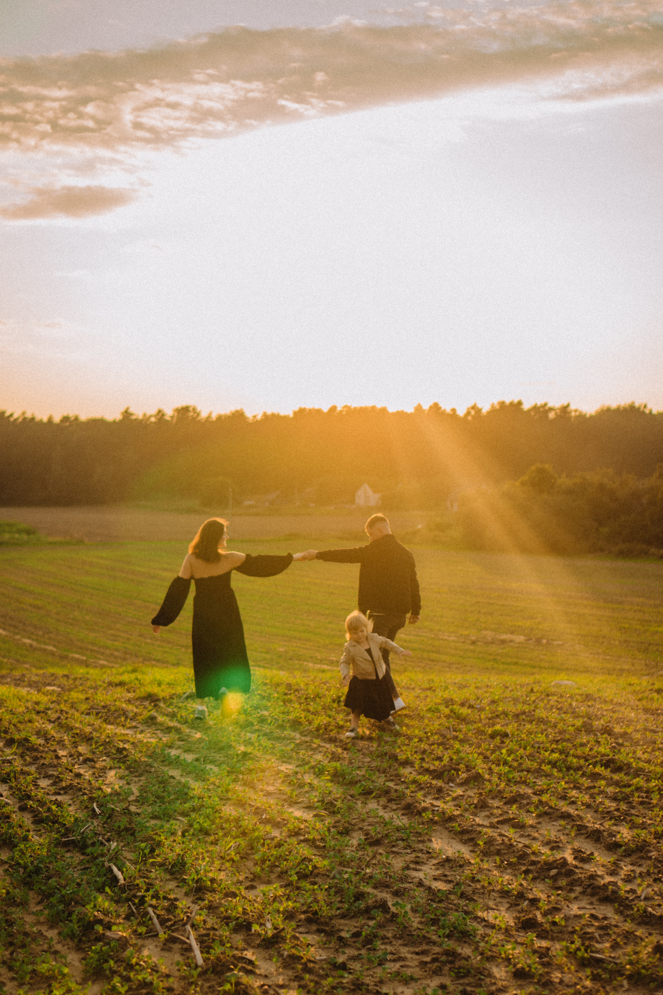 Wanna be with you everywhere. Family photographer in Warsaw Sasha Zenzina