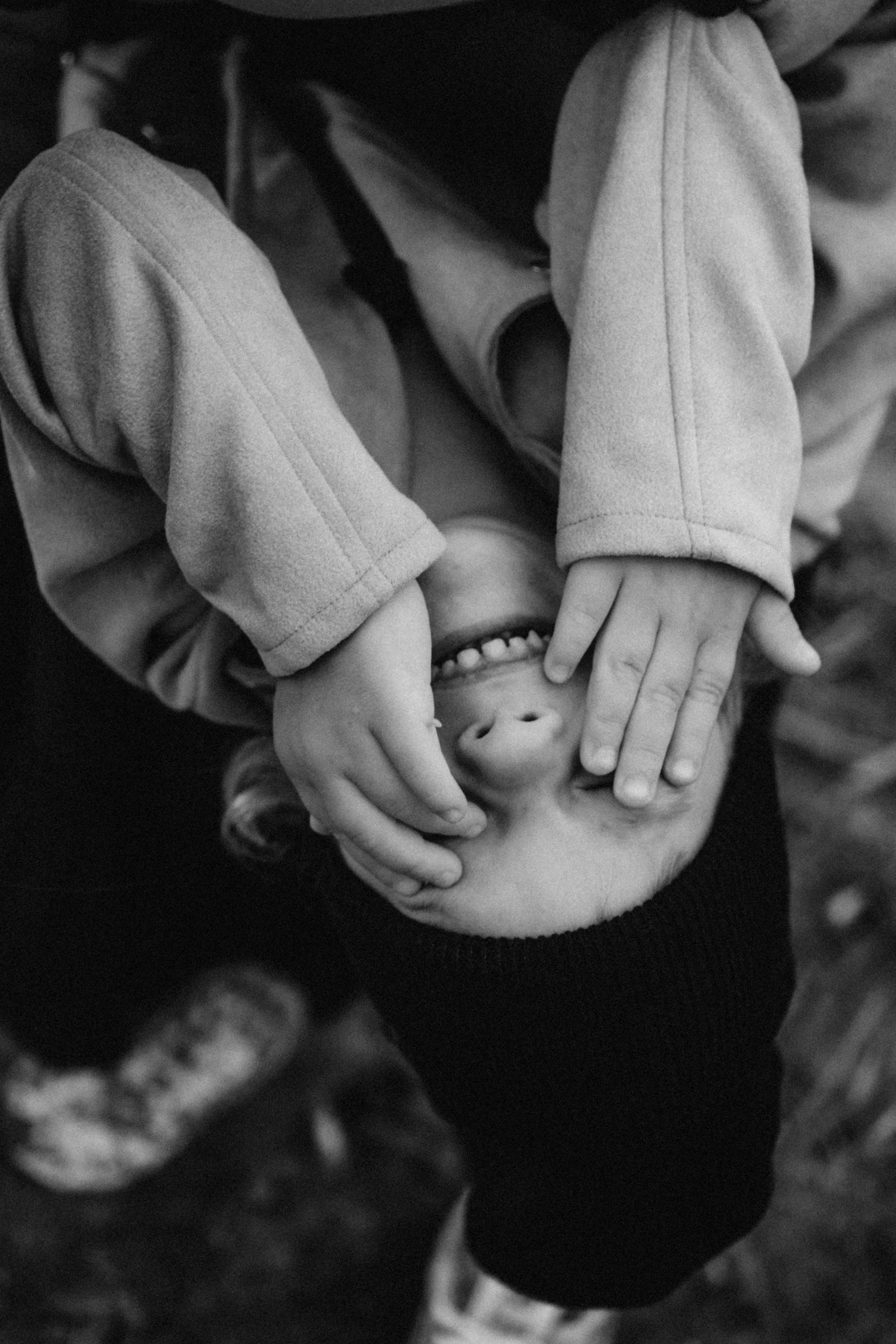 Wanna be with you everywhere. Family photographer in Warsaw Sasha Zenzina