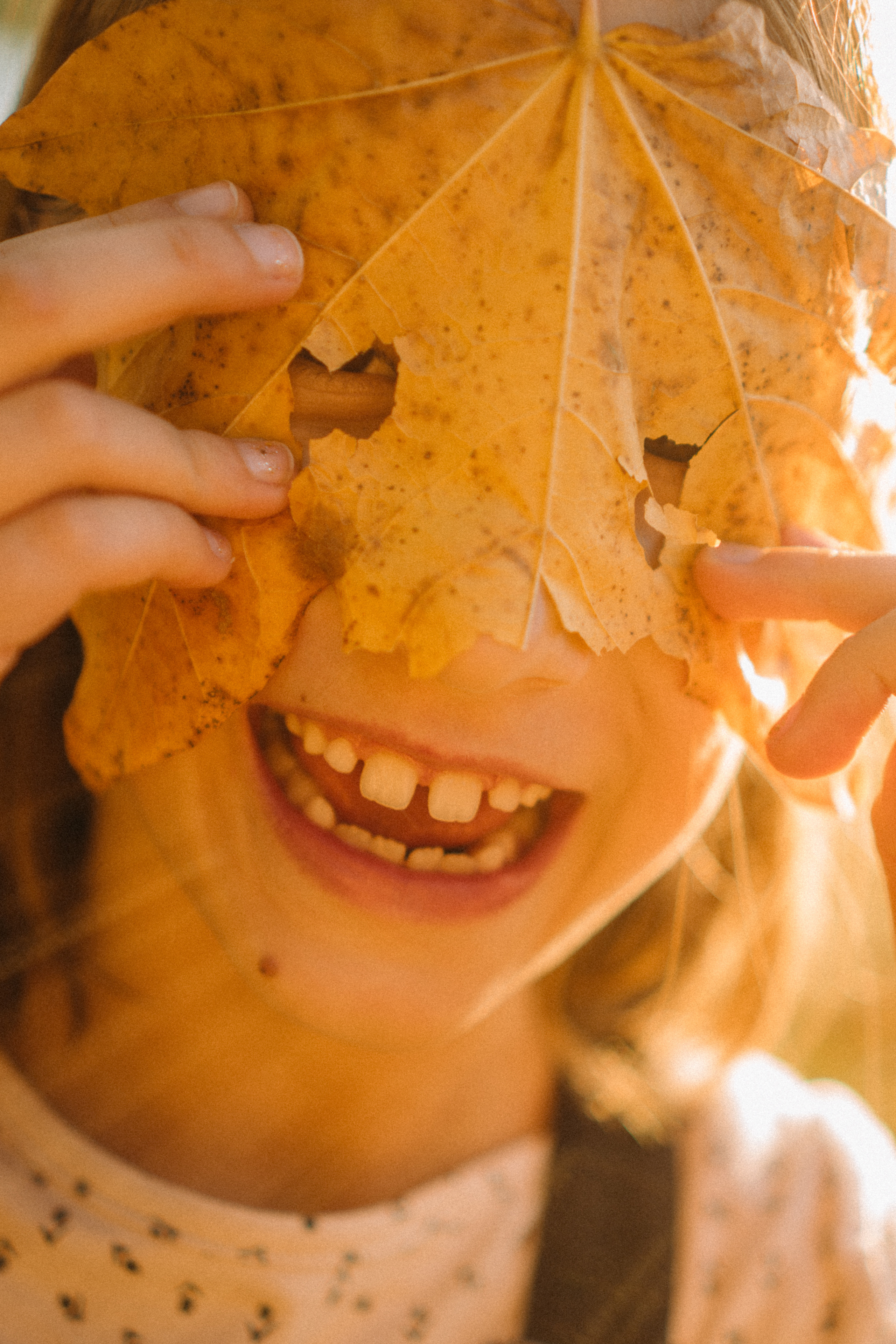 When autumn leaves start to fall. Family photographer in Warsaw Sasha Zenzina