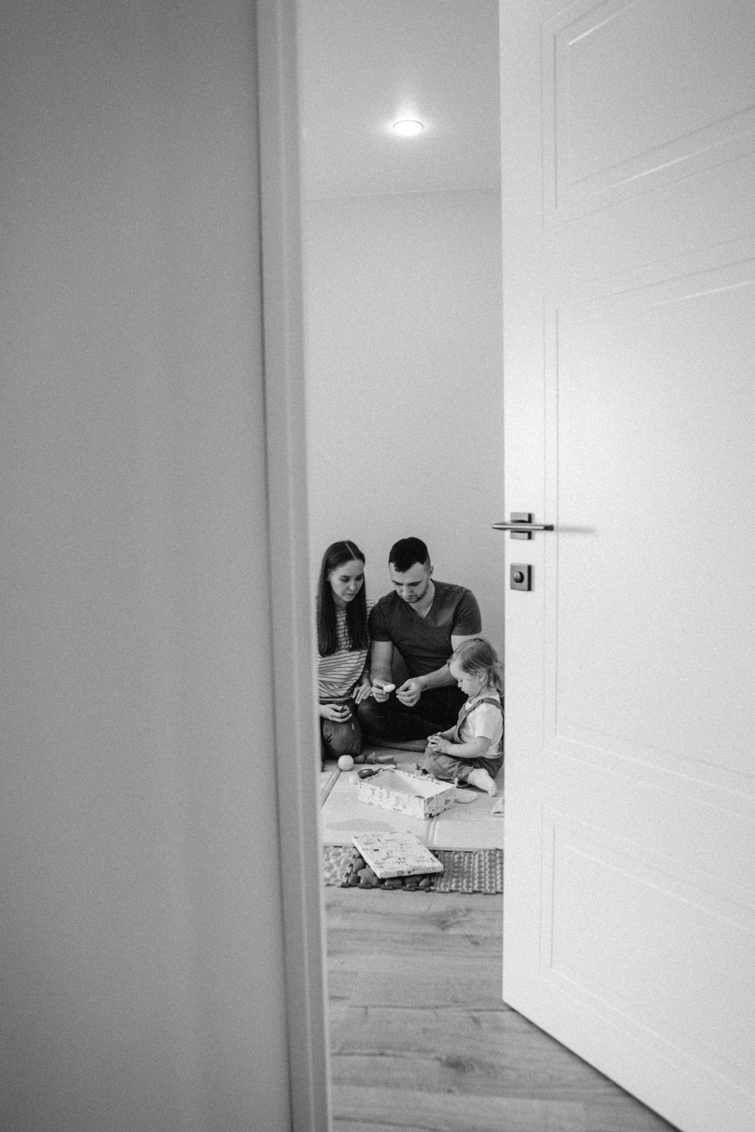 Let's stay home. Family photographer in Warsaw Sasha Zenzina