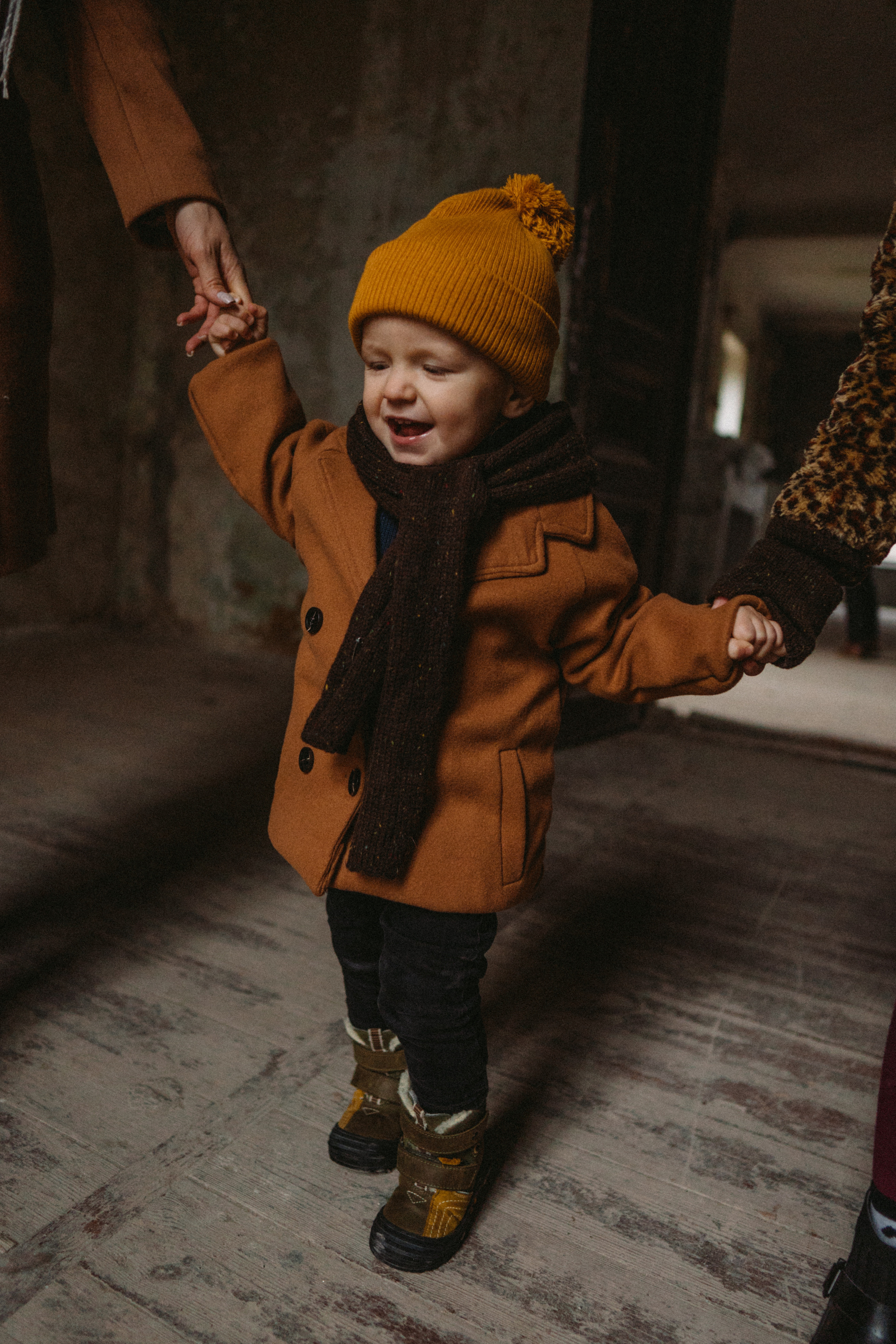 Cold outside Warm inside. Family photographer in Warsaw Sasha Zenzina