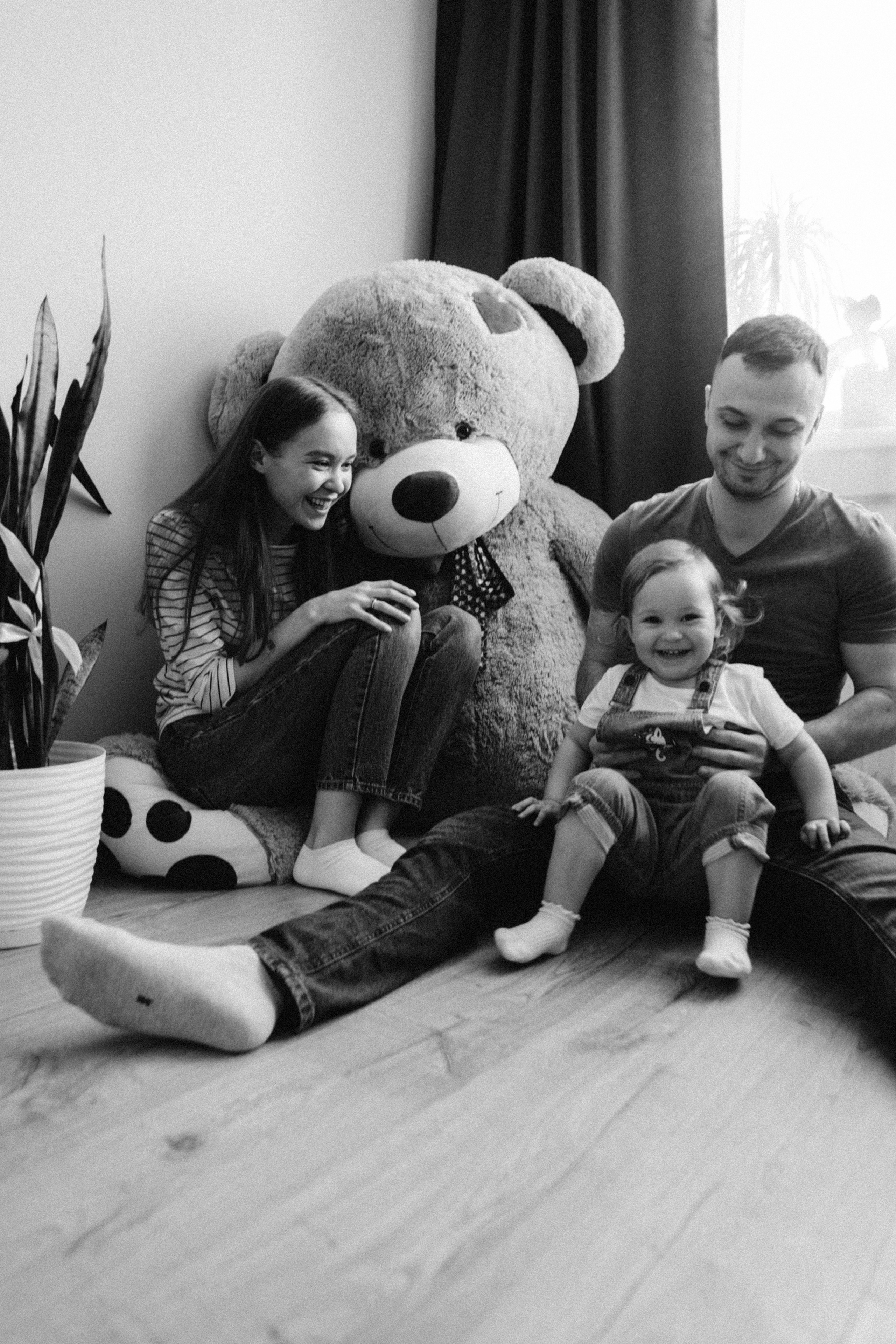 Let's stay home. Family photographer in Warsaw Sasha Zenzina