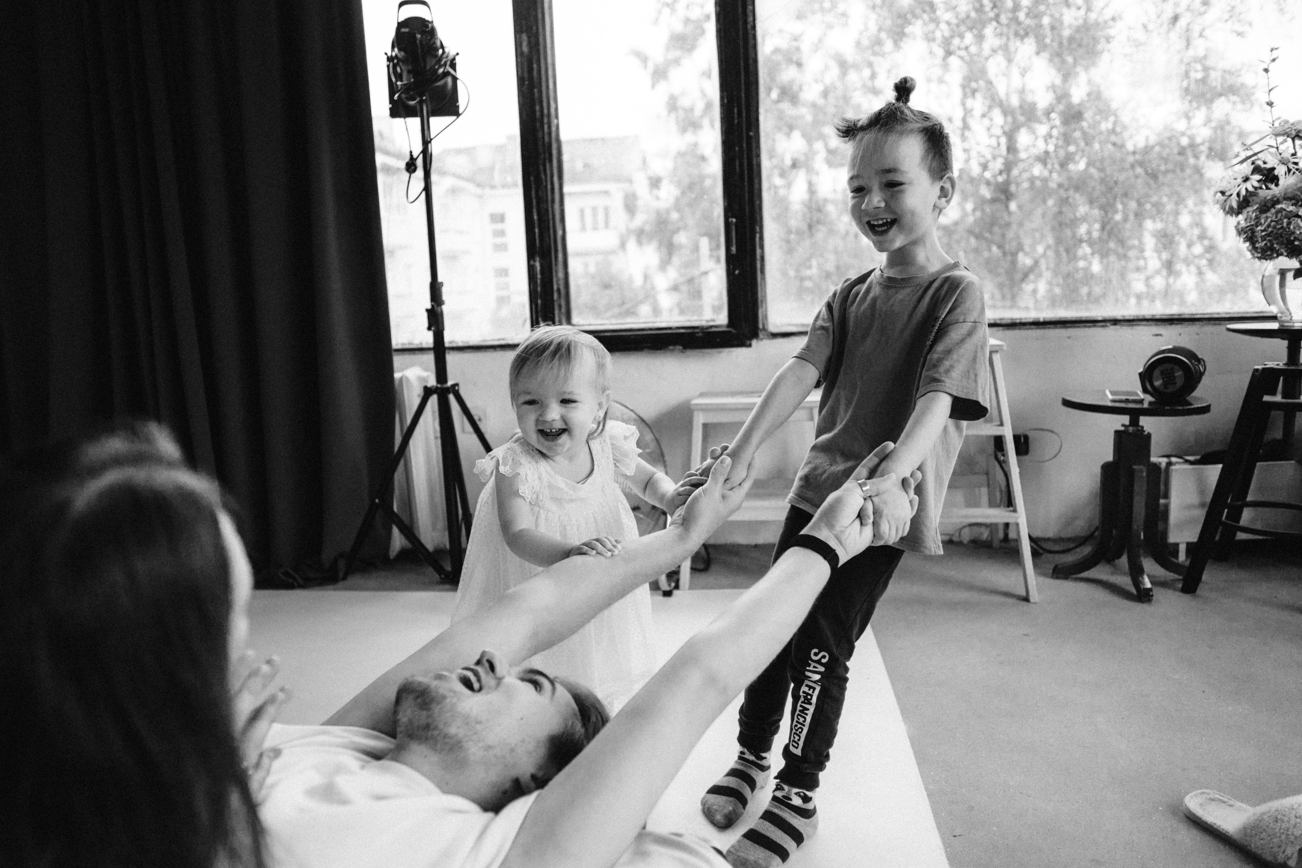 By Your Side. Family photographer in Warsaw Sasha Zenzina