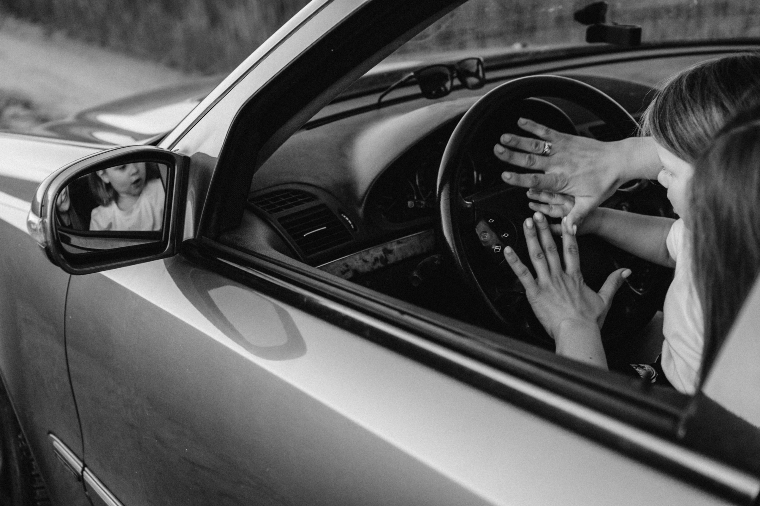 Love whisper. Family photographer in Warsaw Sasha Zenzina