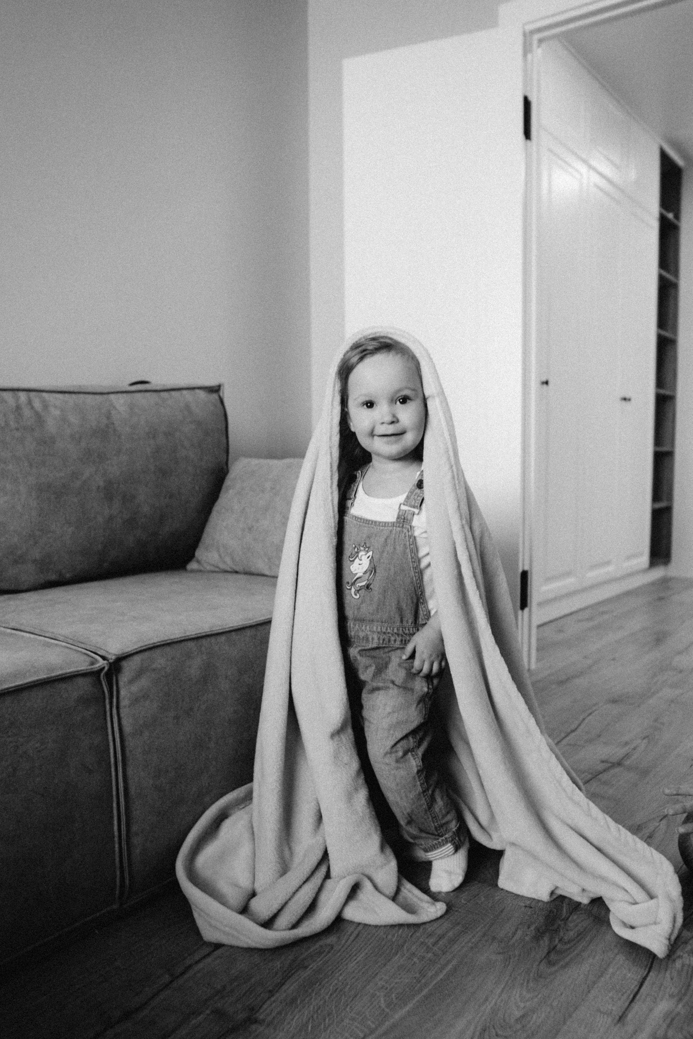 Let's stay home. Family photographer in Warsaw Sasha Zenzina