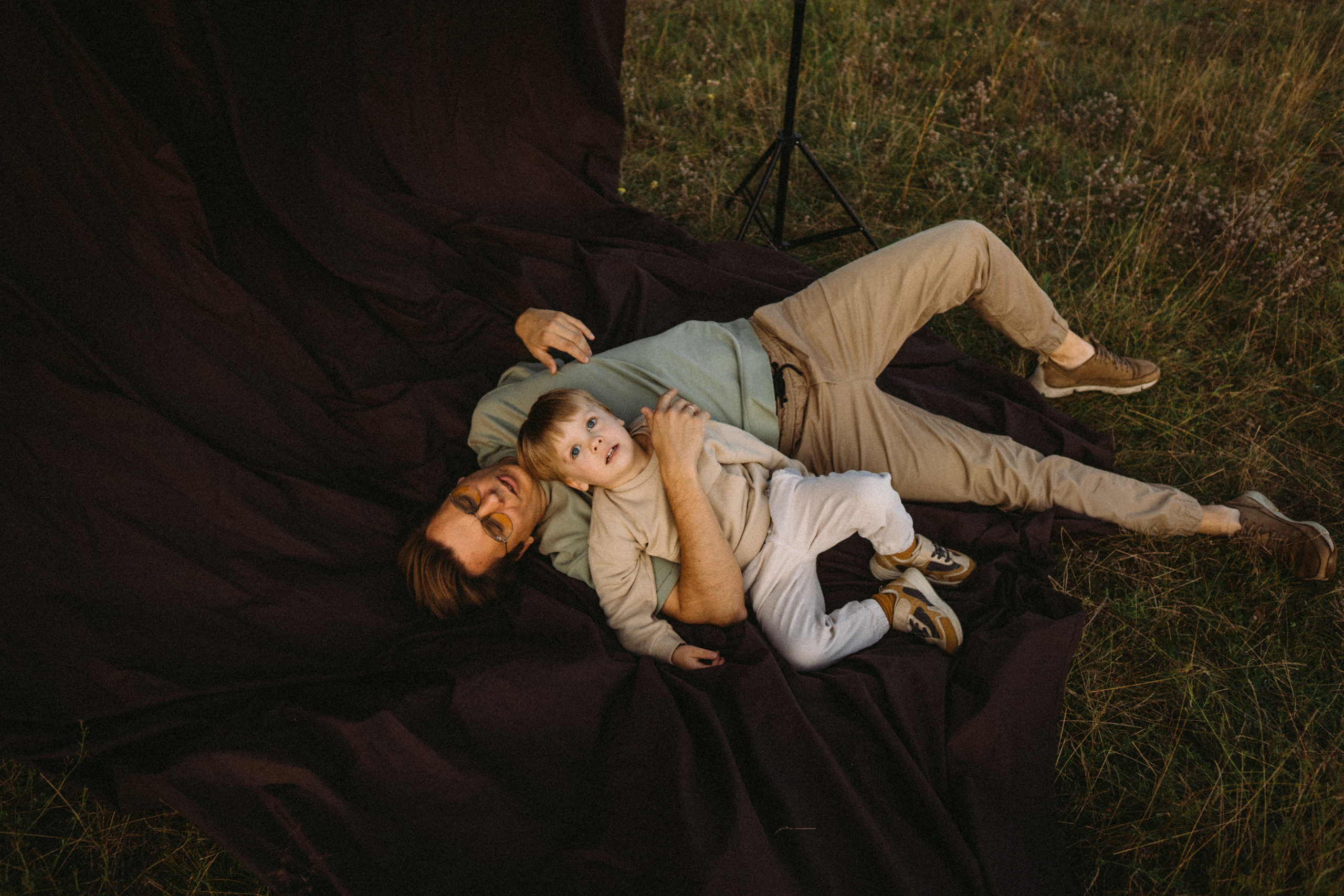 Catch the sunset. Family photographer in Warsaw Sasha Zenzina