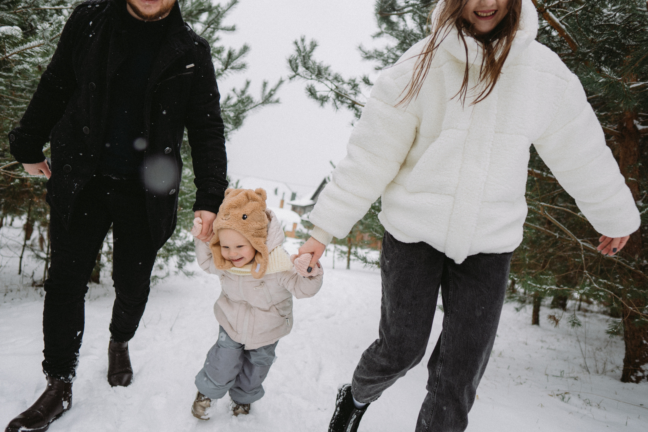 Winter happines. Family photographer in Warsaw Sasha Zenzina