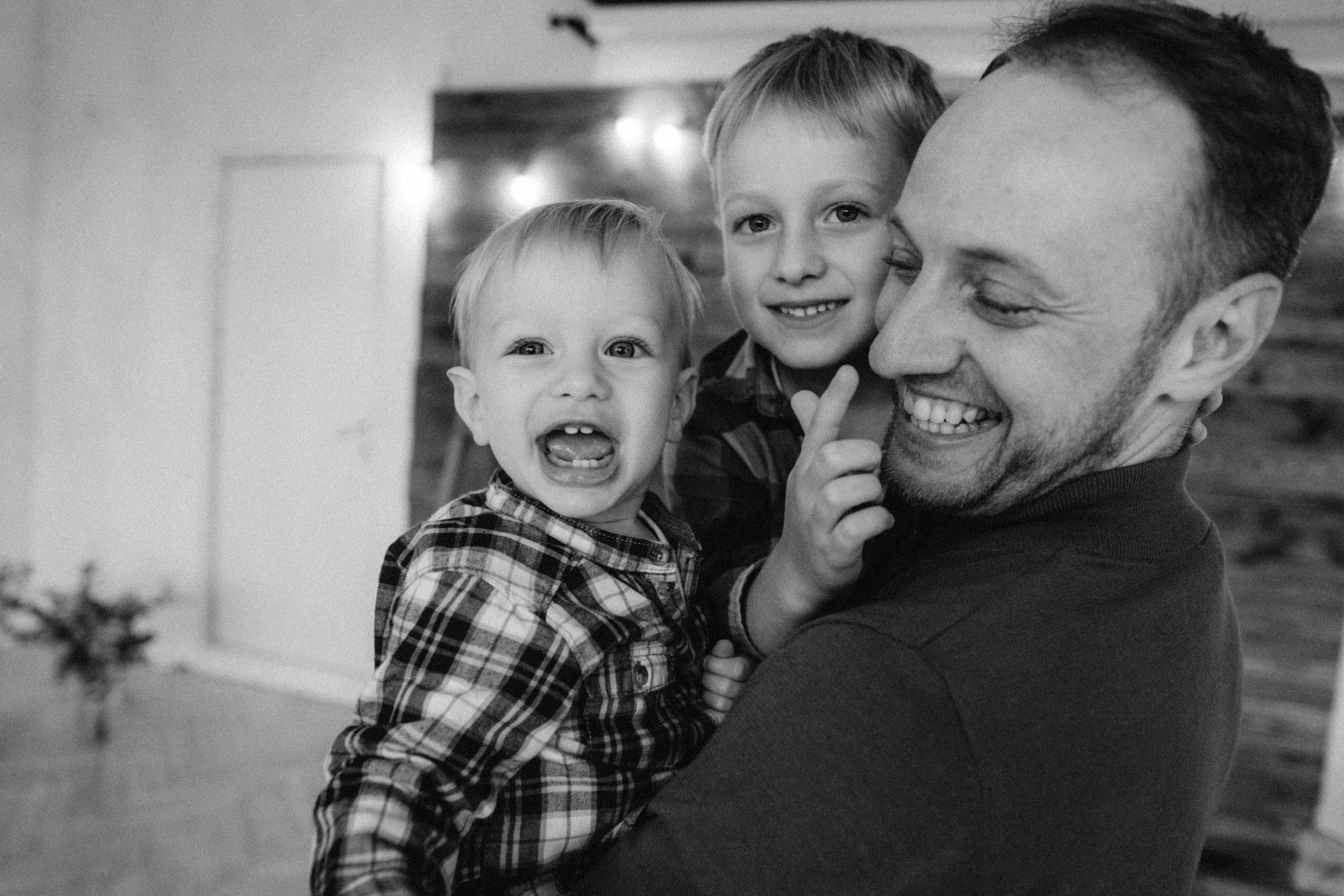 We are here. Family photographer in Warsaw Sasha Zenzina