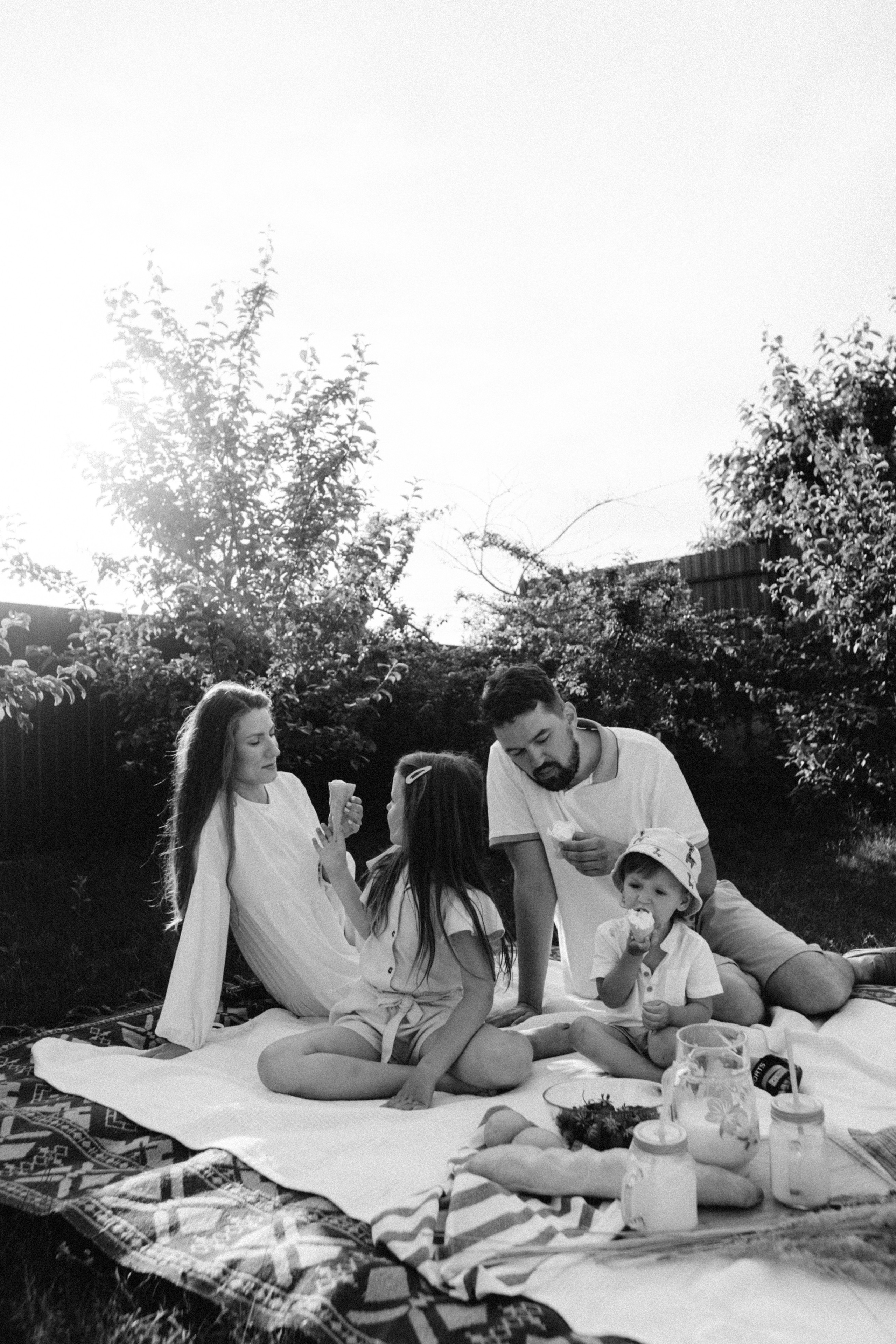 Home sweet home. Family photographer in Warsaw Sasha Zenzina